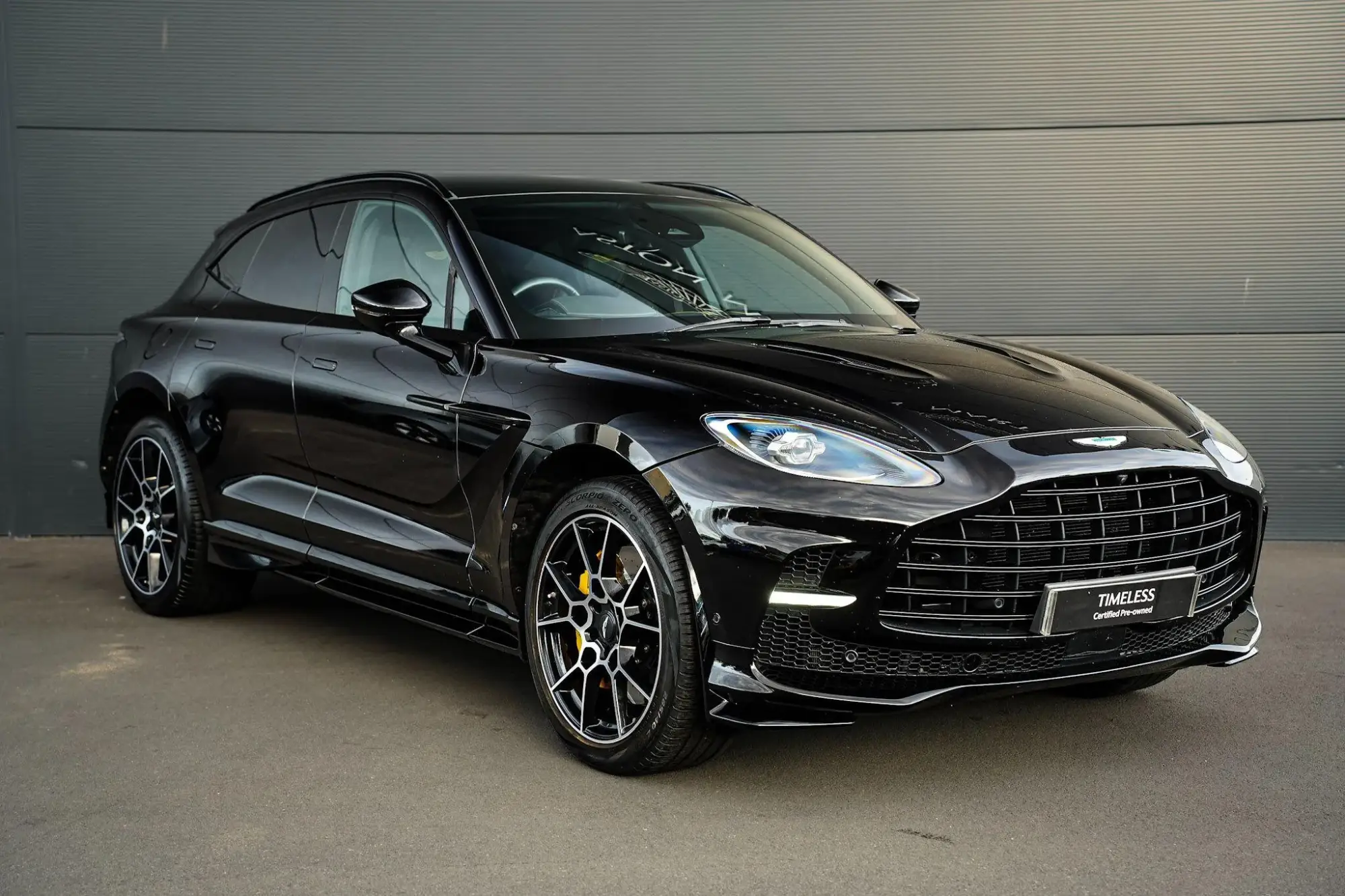 Aston Martin DBX Image 1