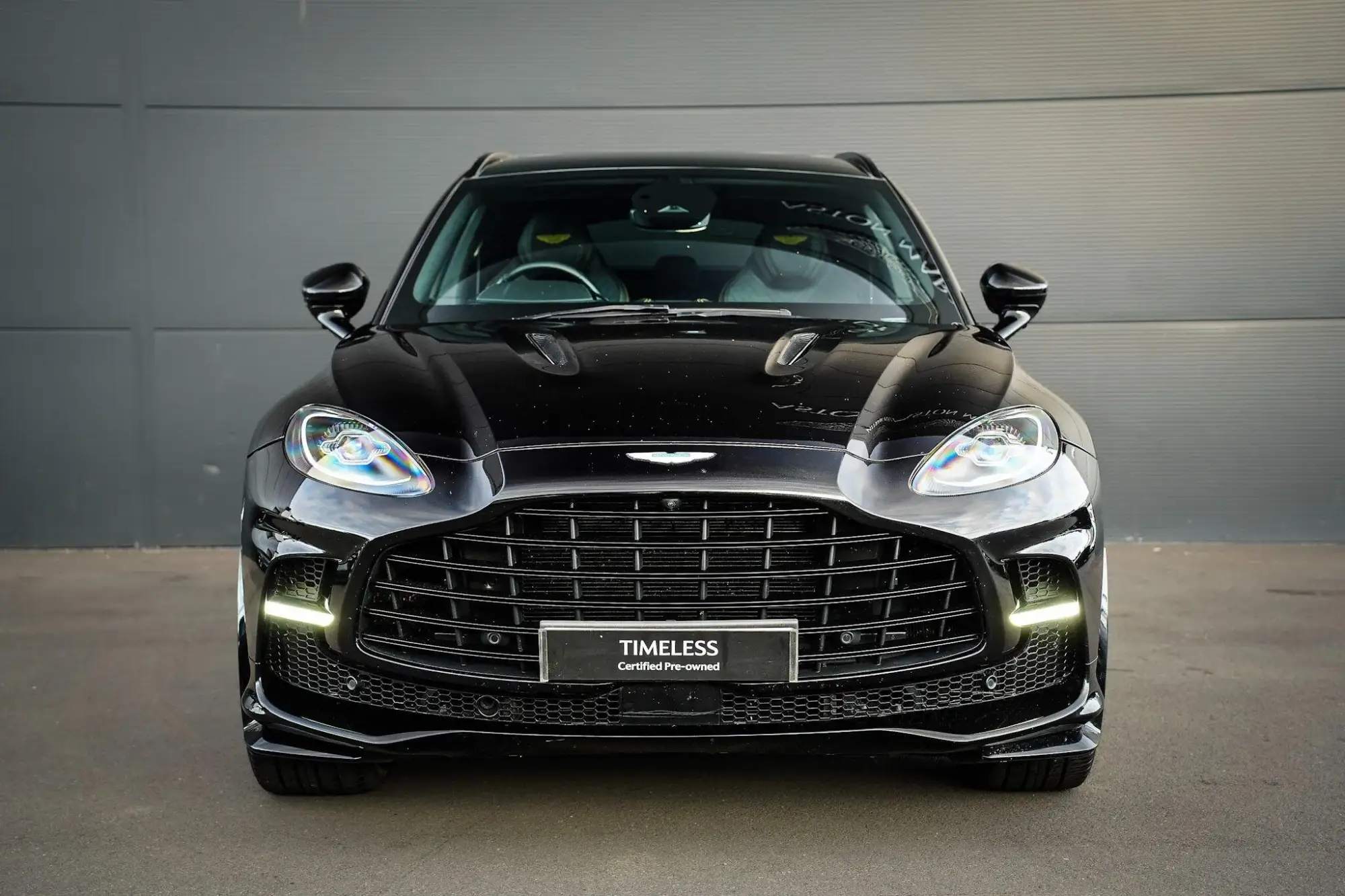 Aston Martin DBX Image 2
