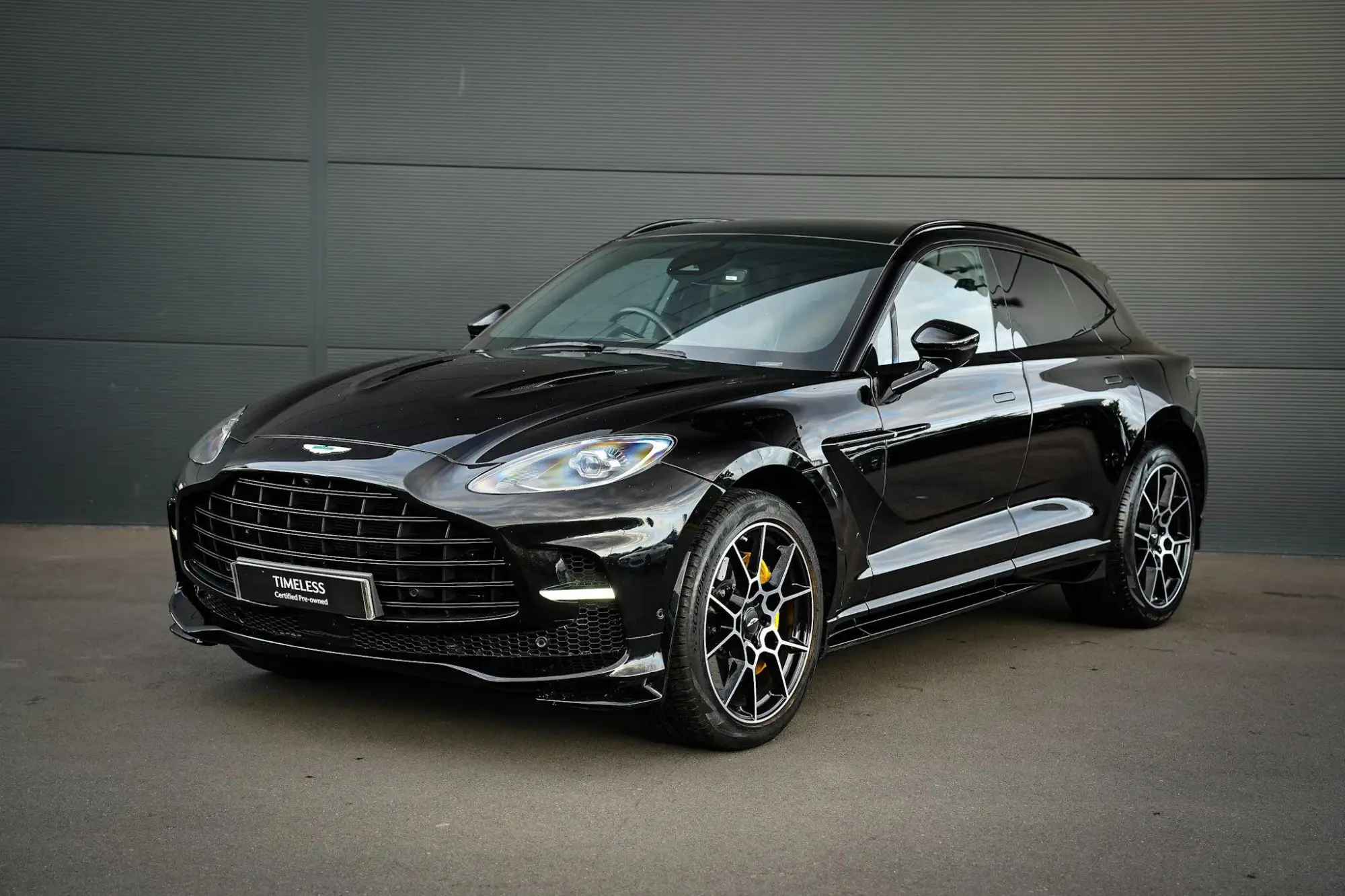 Aston Martin DBX Image 3