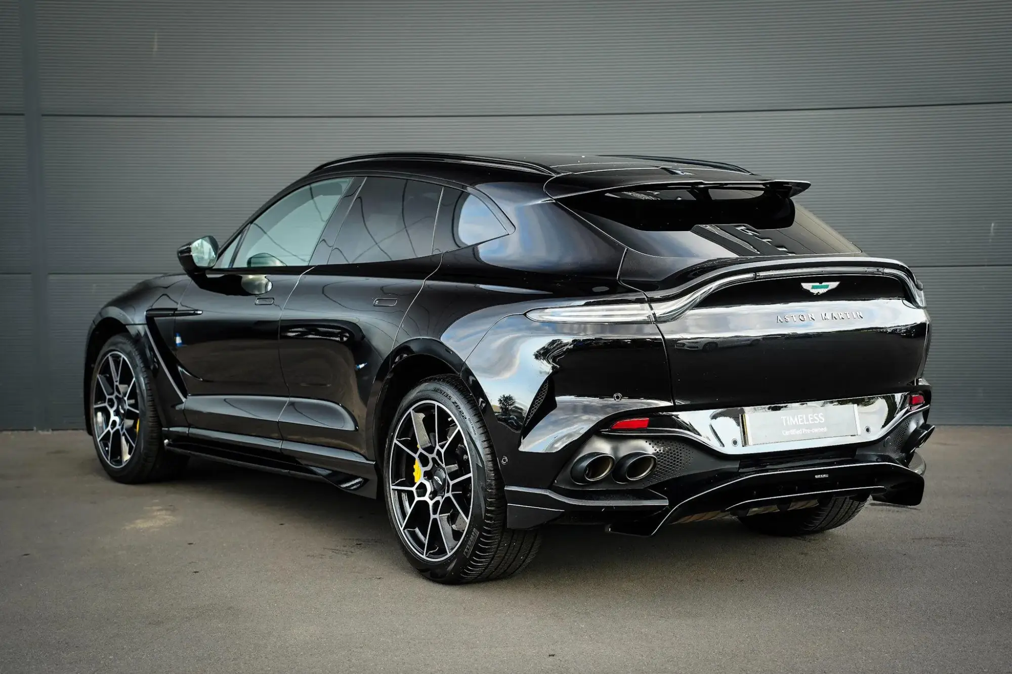Aston Martin DBX Image 4