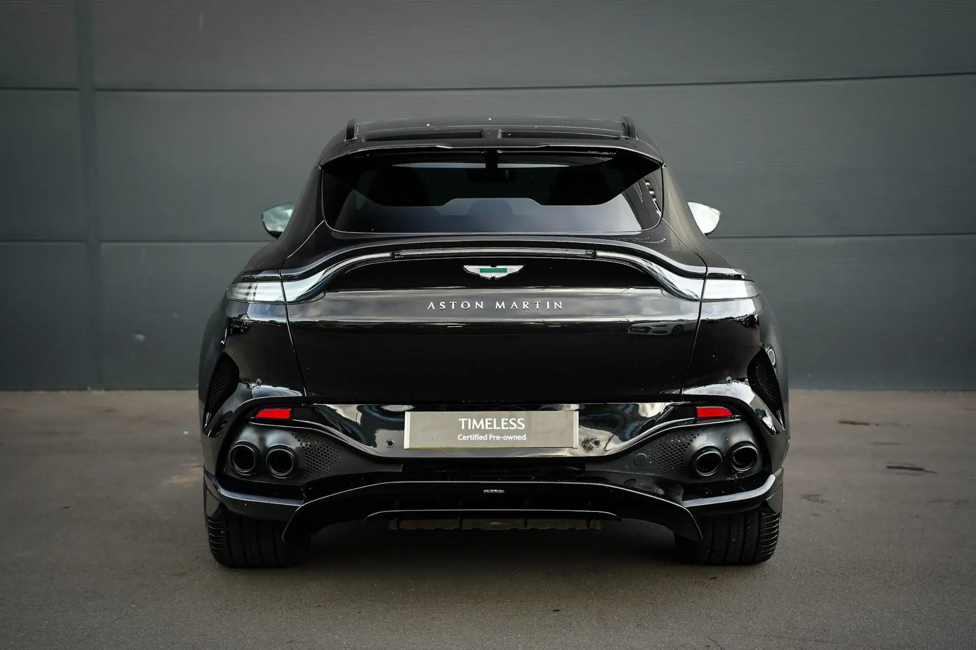 Aston Martin DBX Image 6