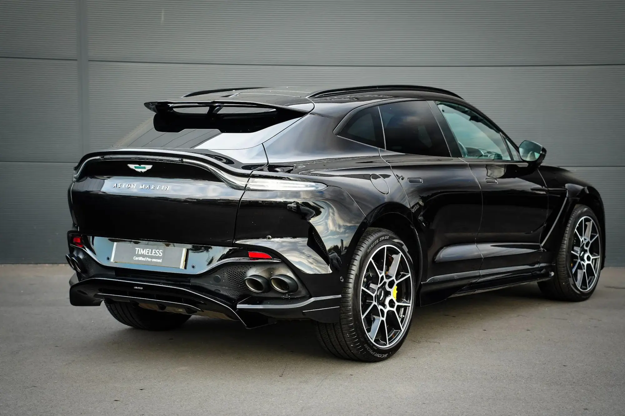 Aston Martin DBX Image 8