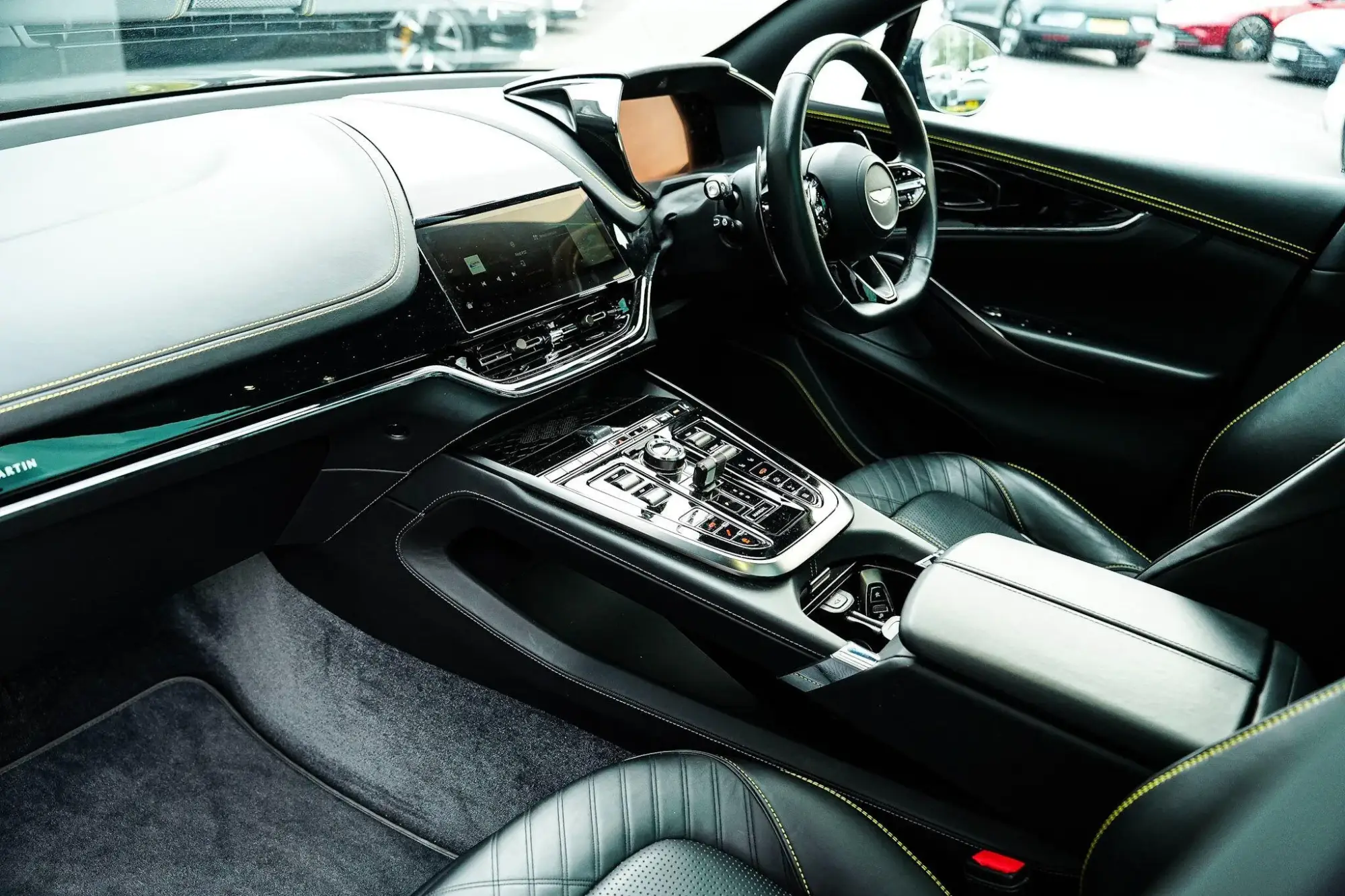 Aston Martin DBX Image 10