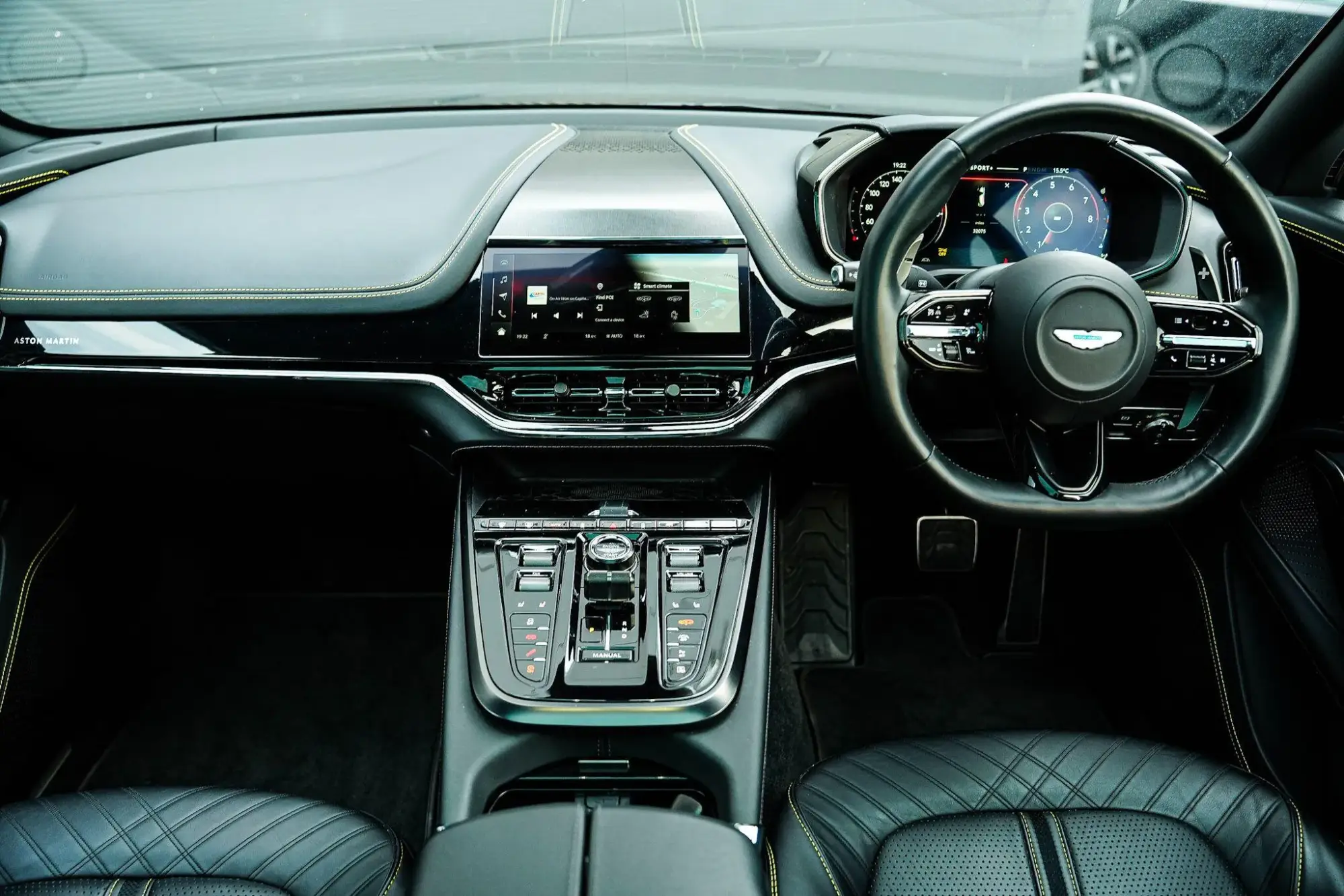 Aston Martin DBX Image 11