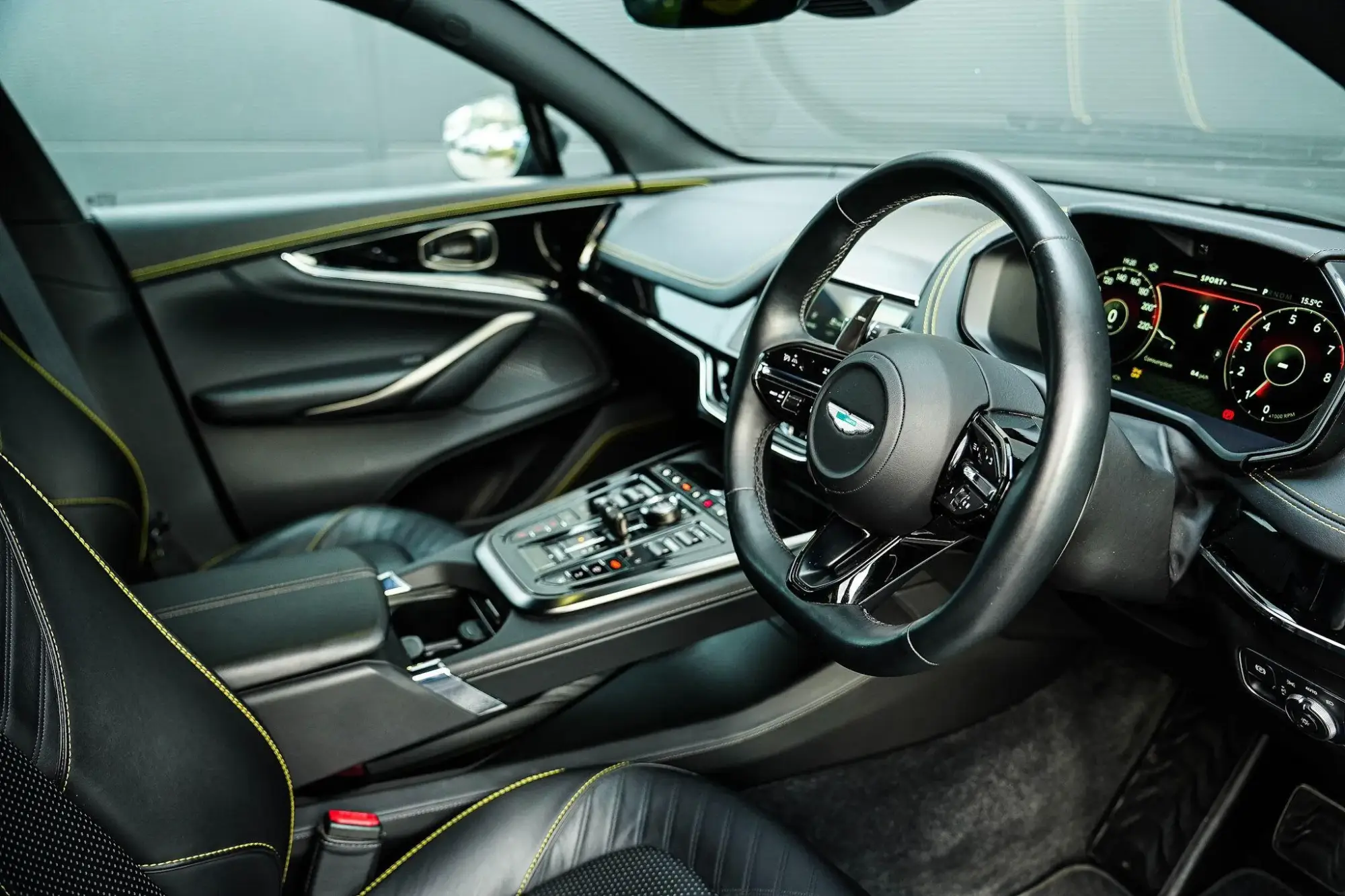 Aston Martin DBX Image 13