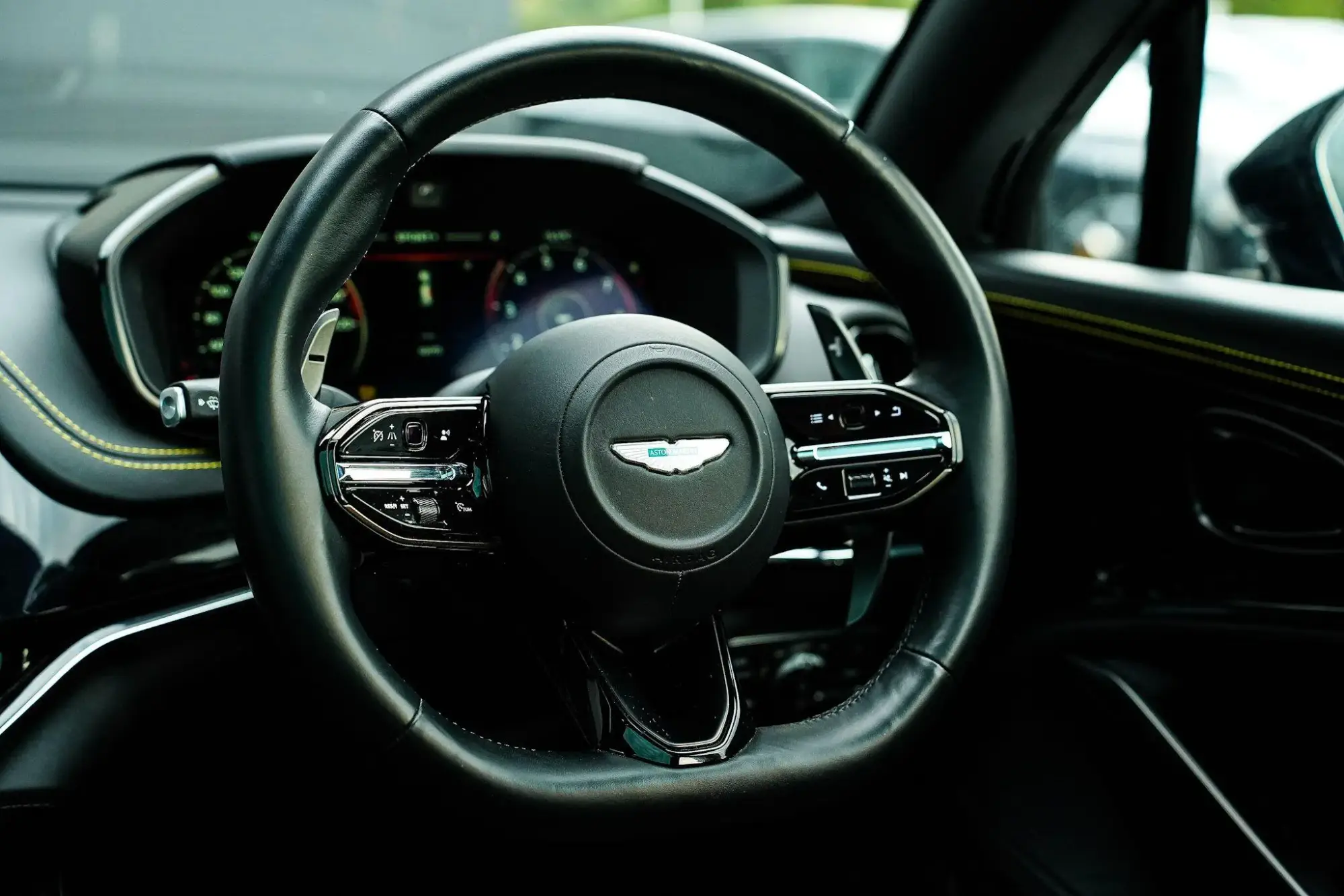 Aston Martin DBX Image 23