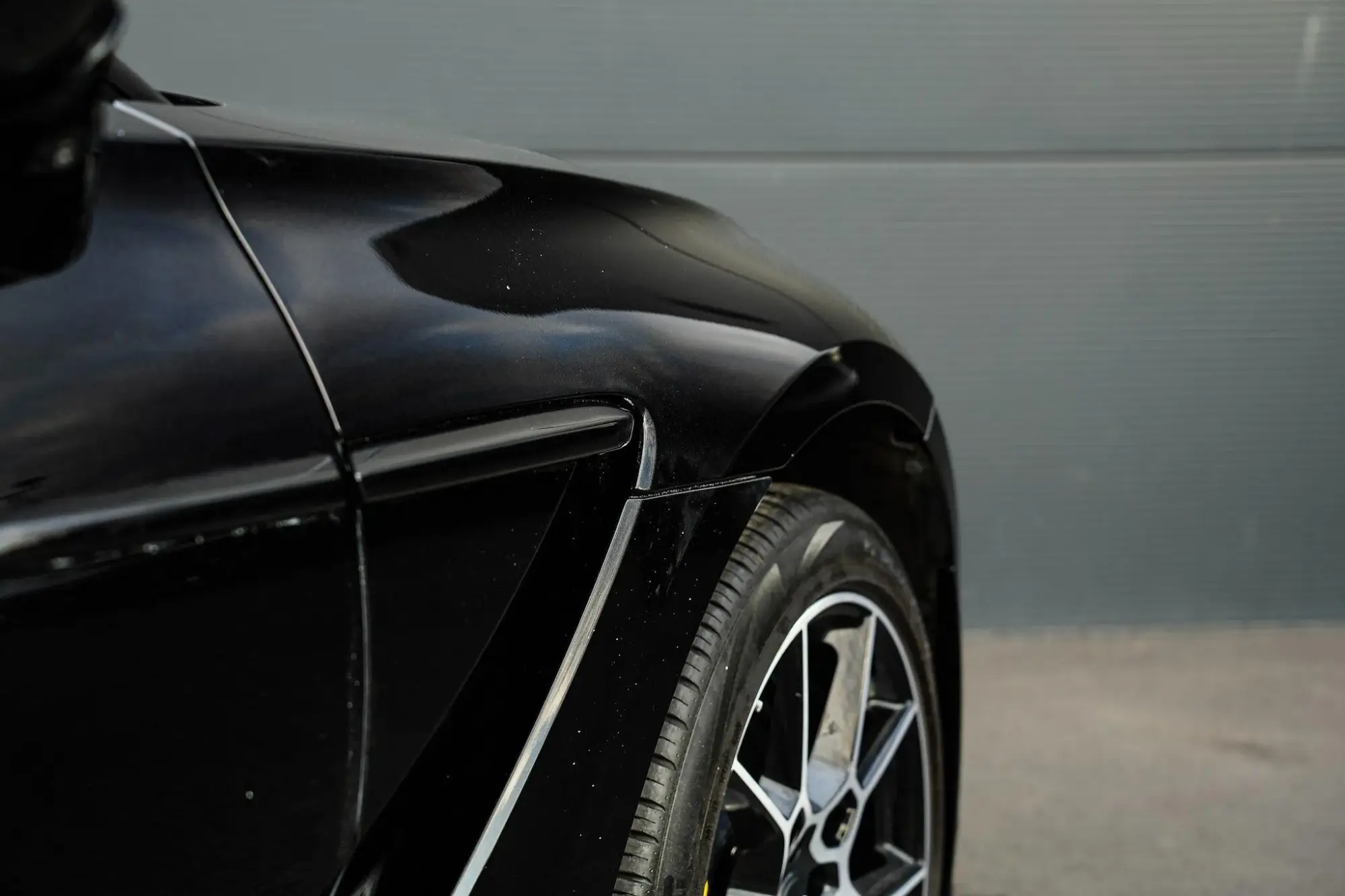 Aston Martin DBX Image 27