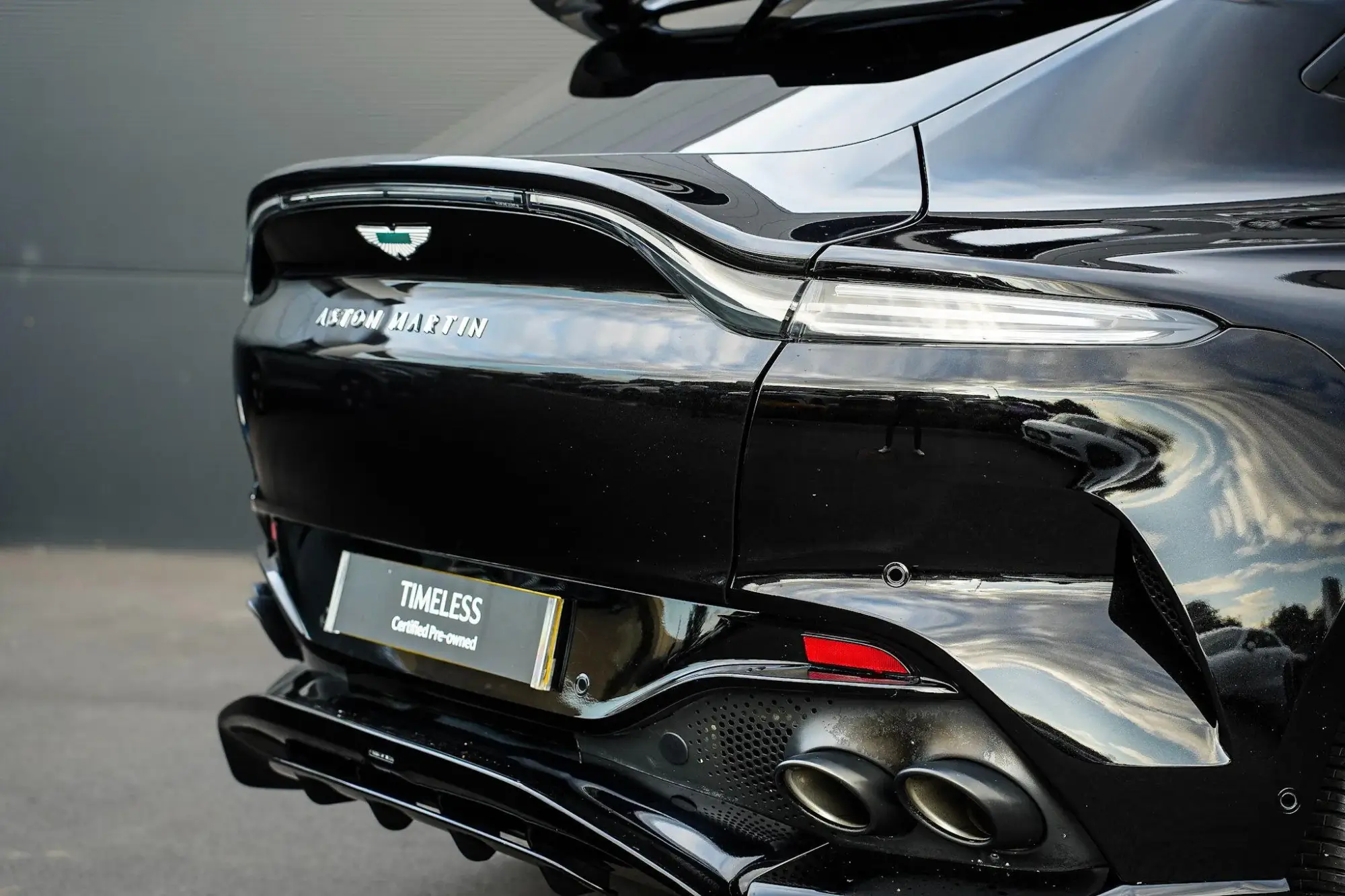 Aston Martin DBX Image 28