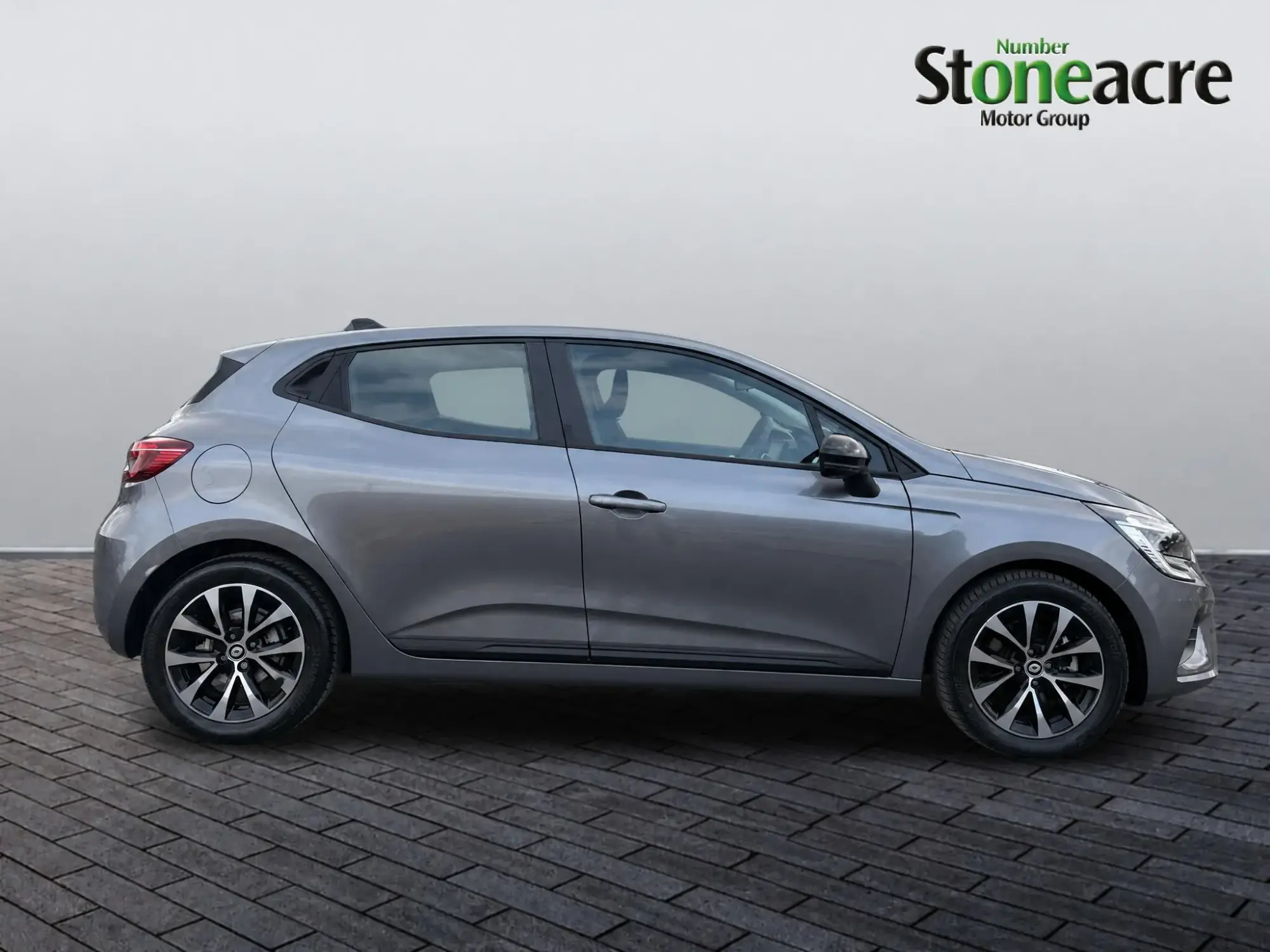Renault Clio E-Tech Evolution E-TECH Hybrid 145 Auto MY22 CK23YZL Image 2 Renault Clio E-Tech Evolution E-TECH Hybrid 145 Auto MY22 CK23YZL Image 2