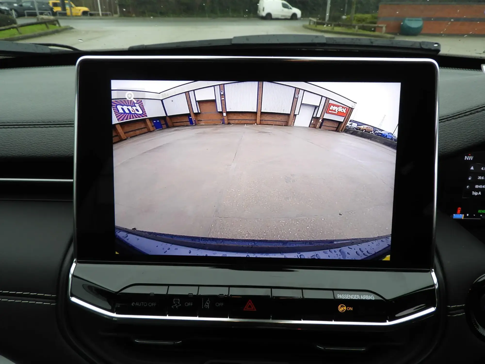 Jeep Compass 4XE Image 16