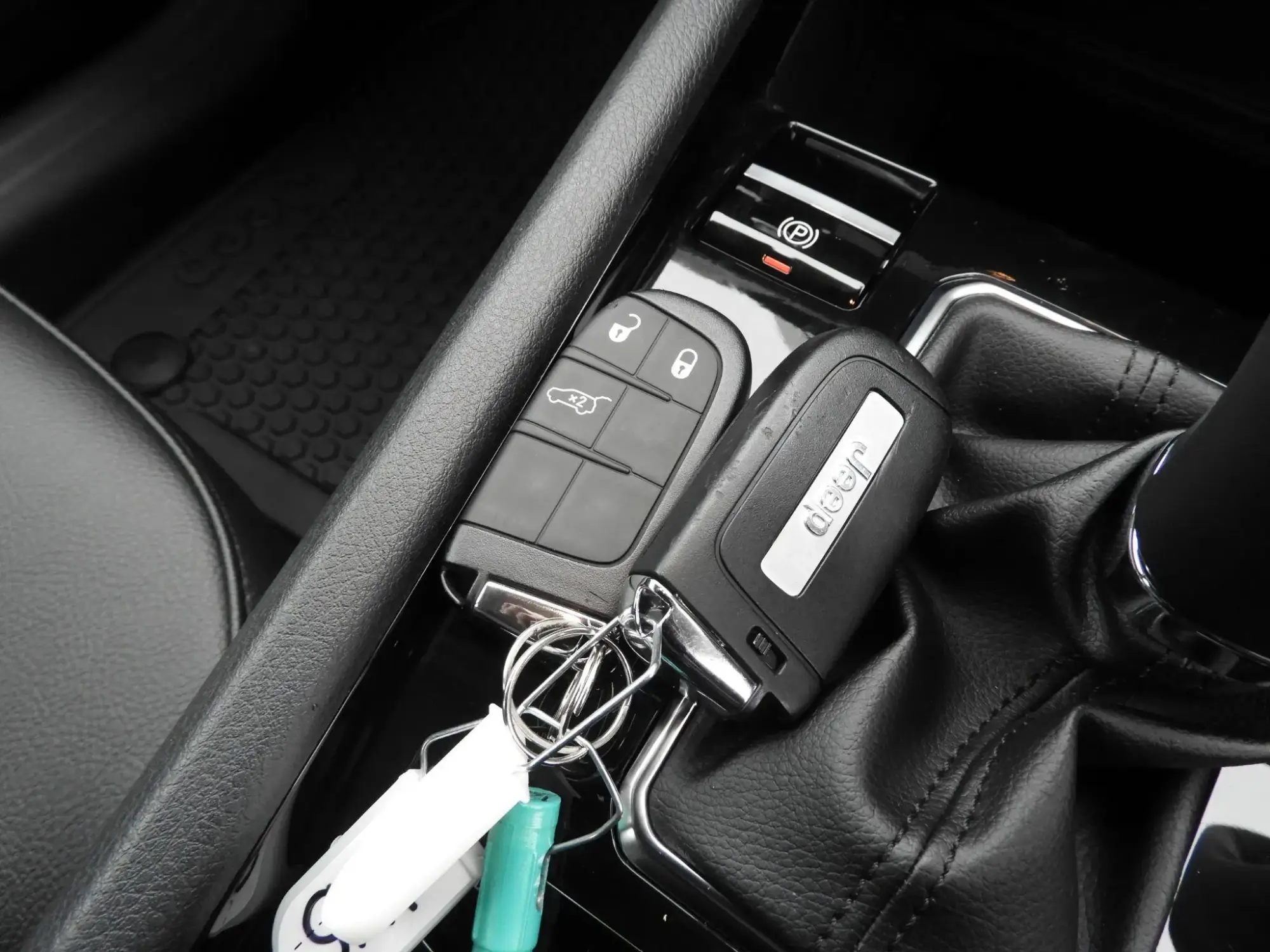 Jeep Compass 4XE Image 17