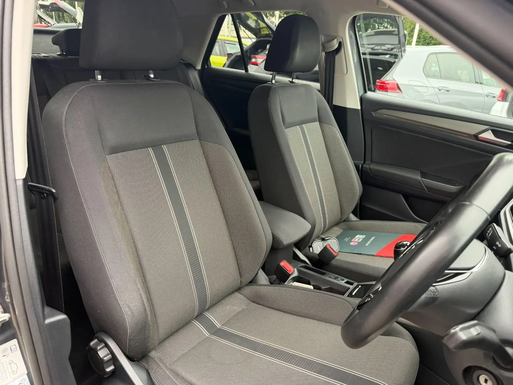 Volkswagen T-Roc Image 11