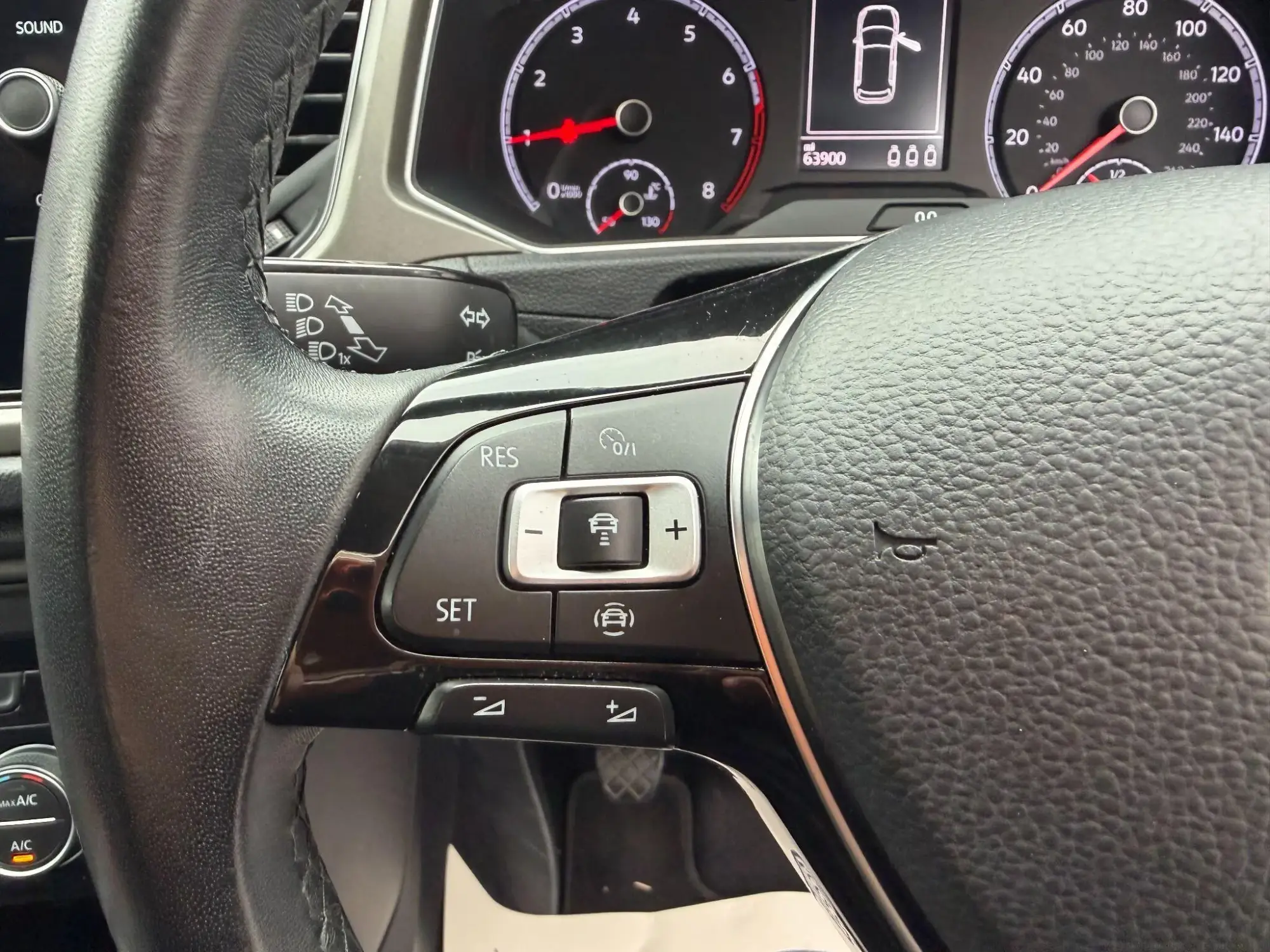 Volkswagen T-Roc Image 15