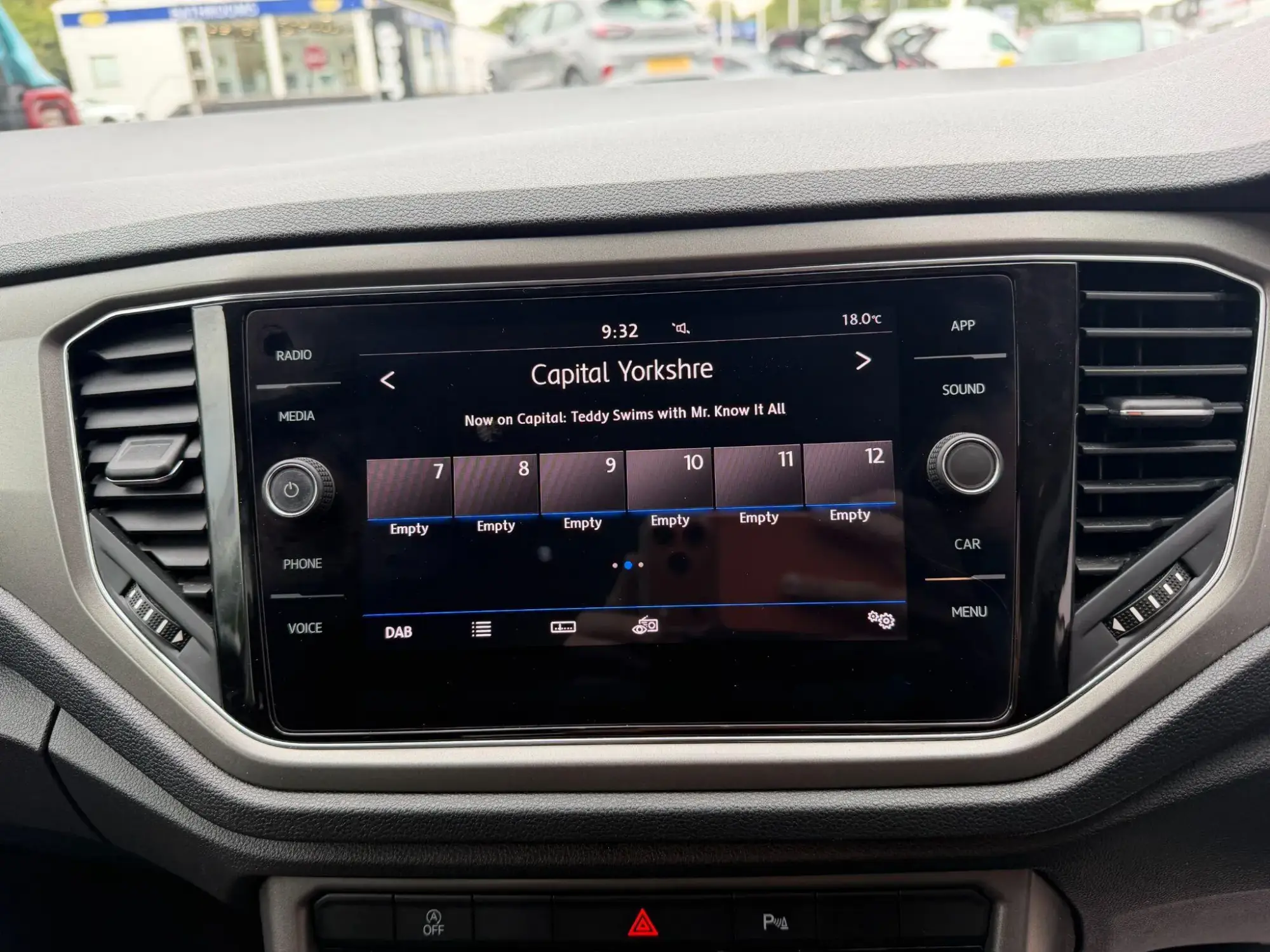 Volkswagen T-Roc Image 16