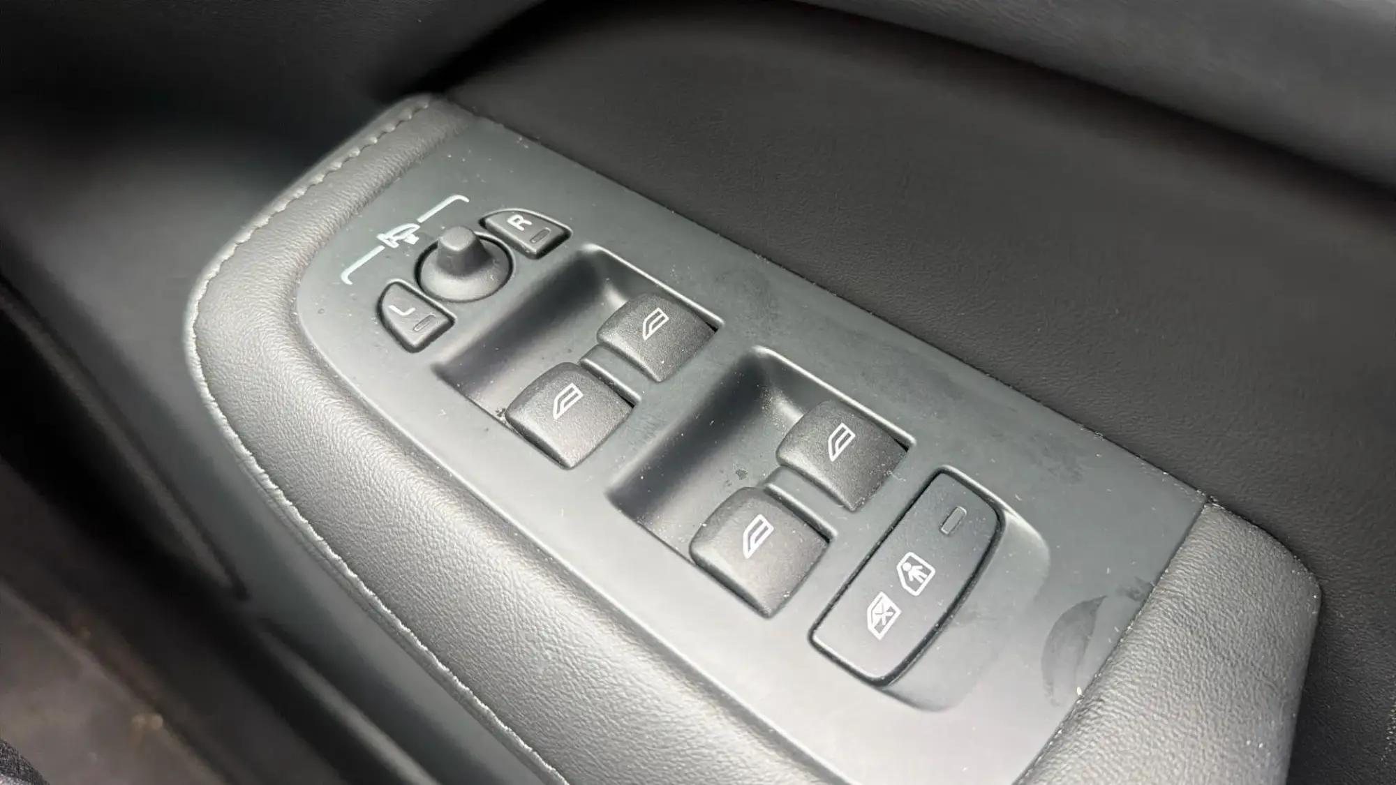 Volvo S60 Image 23