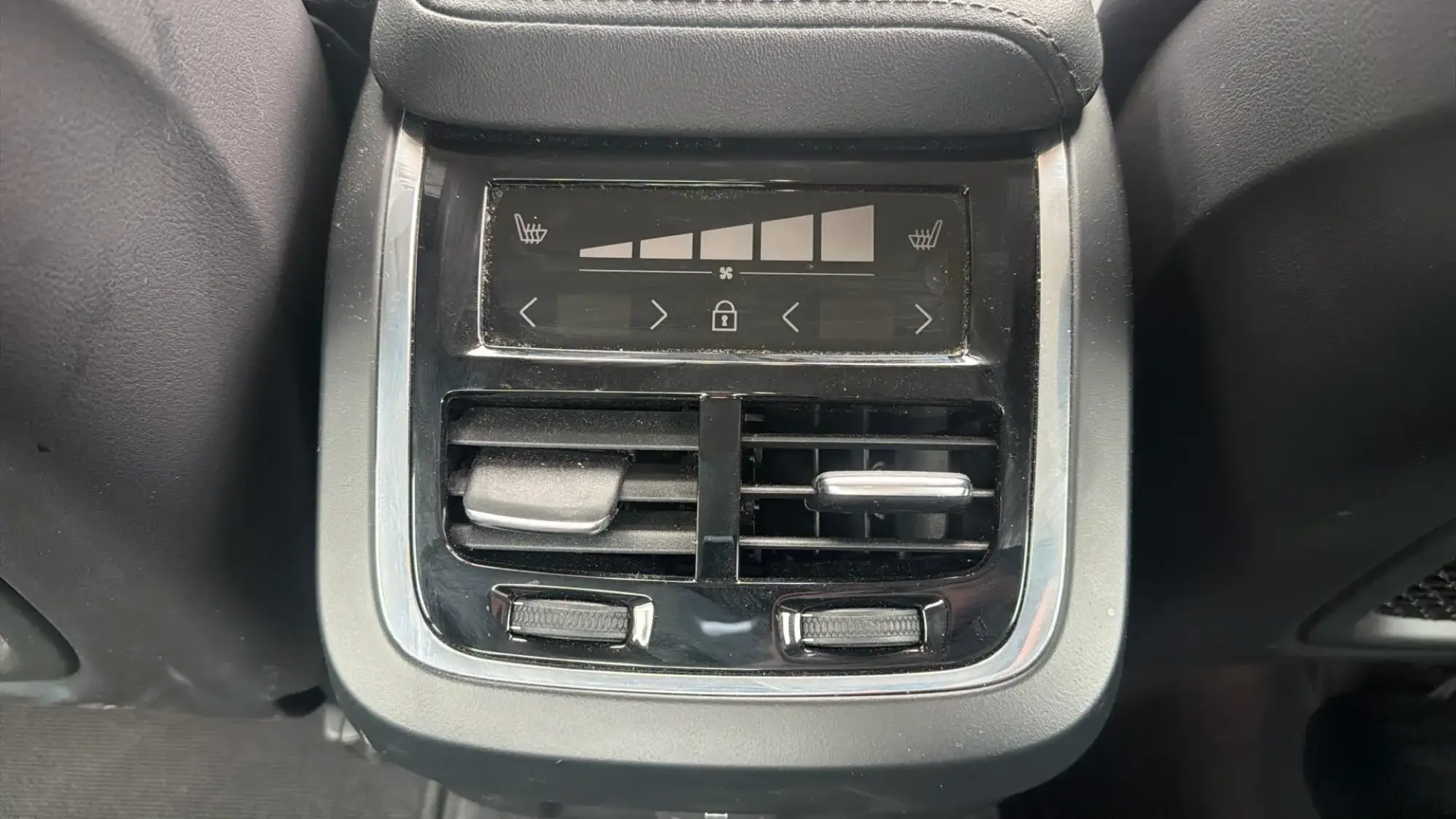 Volvo S60 Image 32