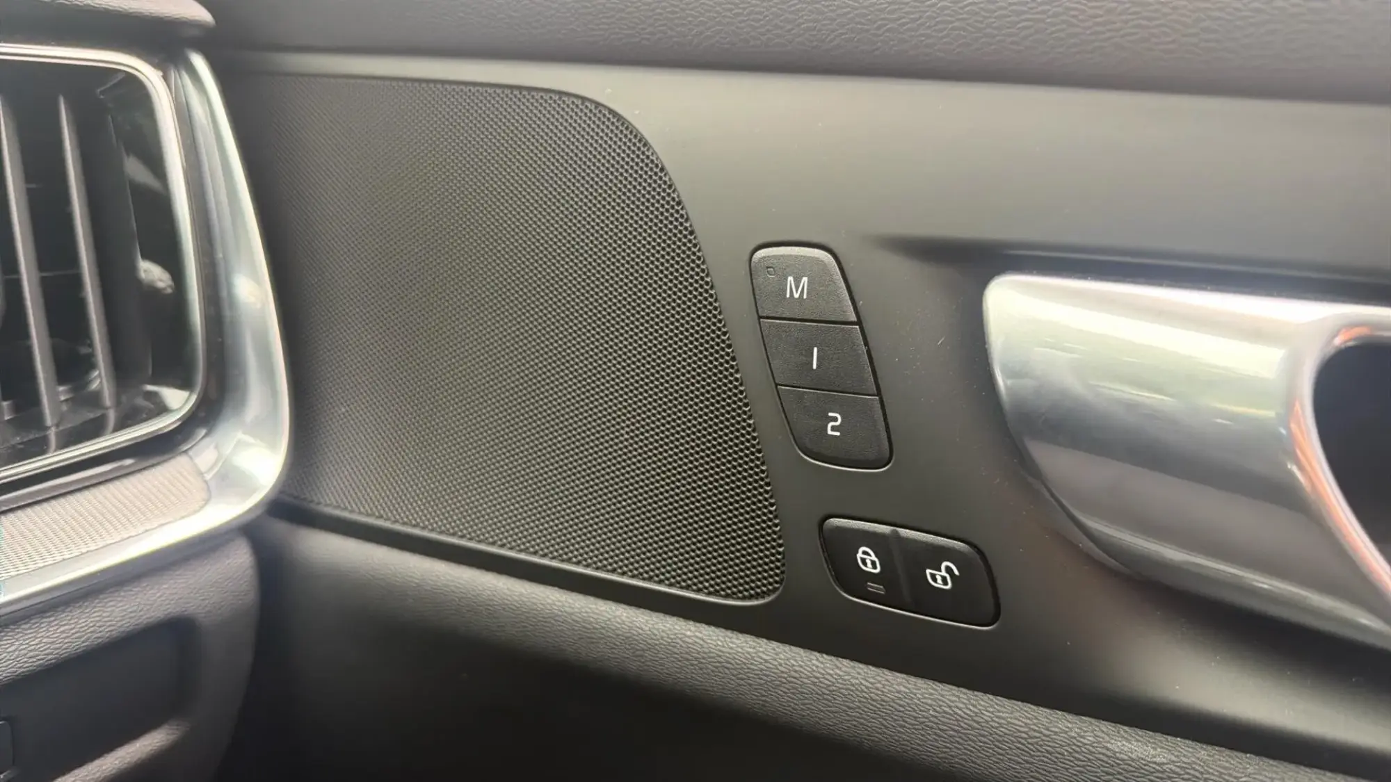 Volvo S60 Image 33