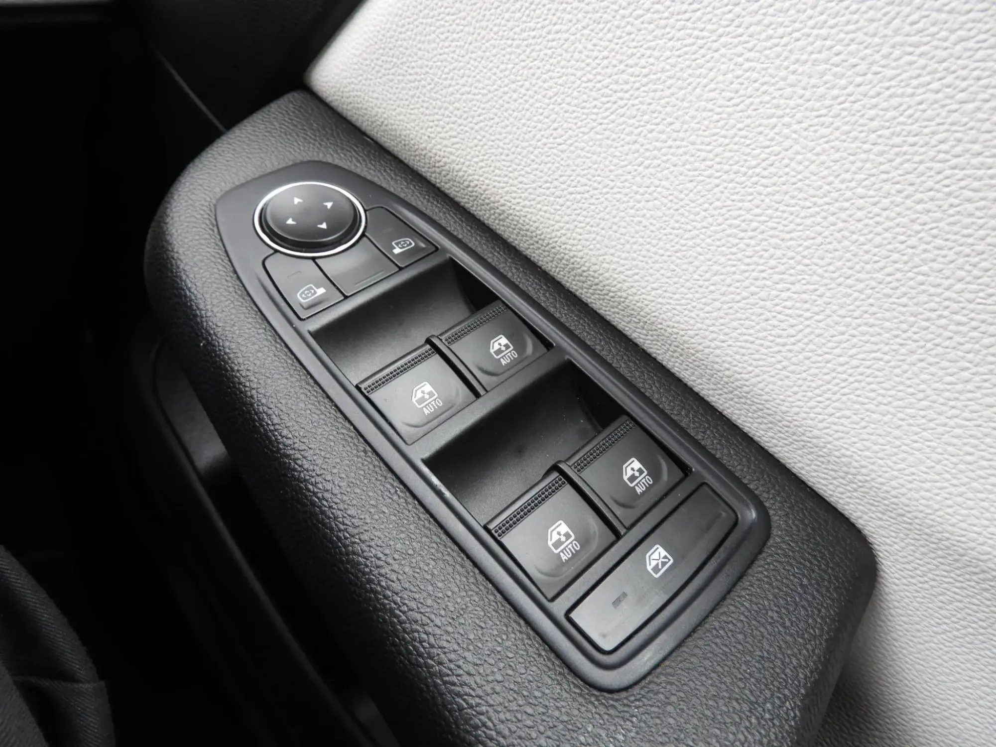 Renault Clio E-Tech Image 12 Renault Clio E-Tech Image 12