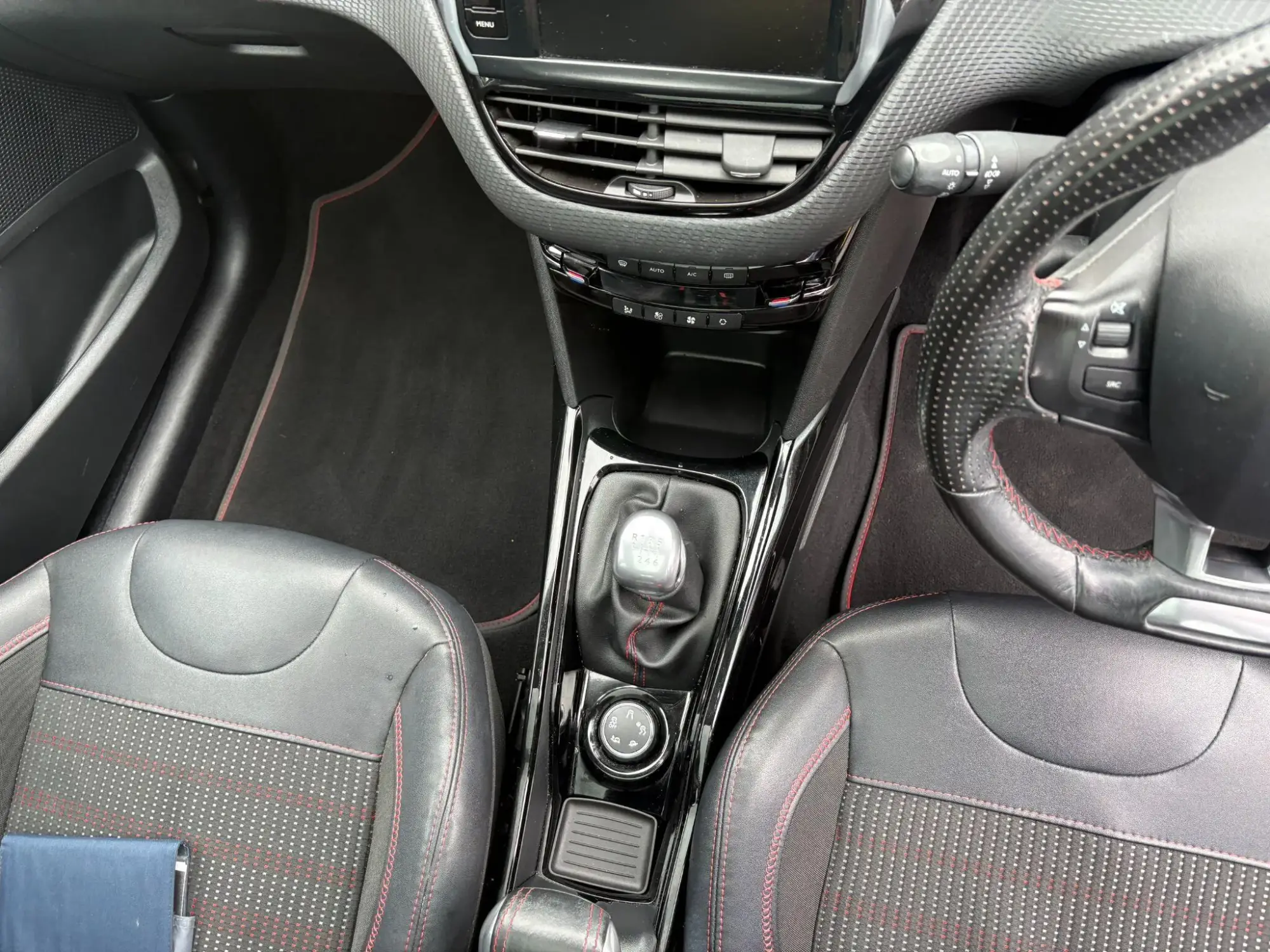 Peugeot 2008 Image 9