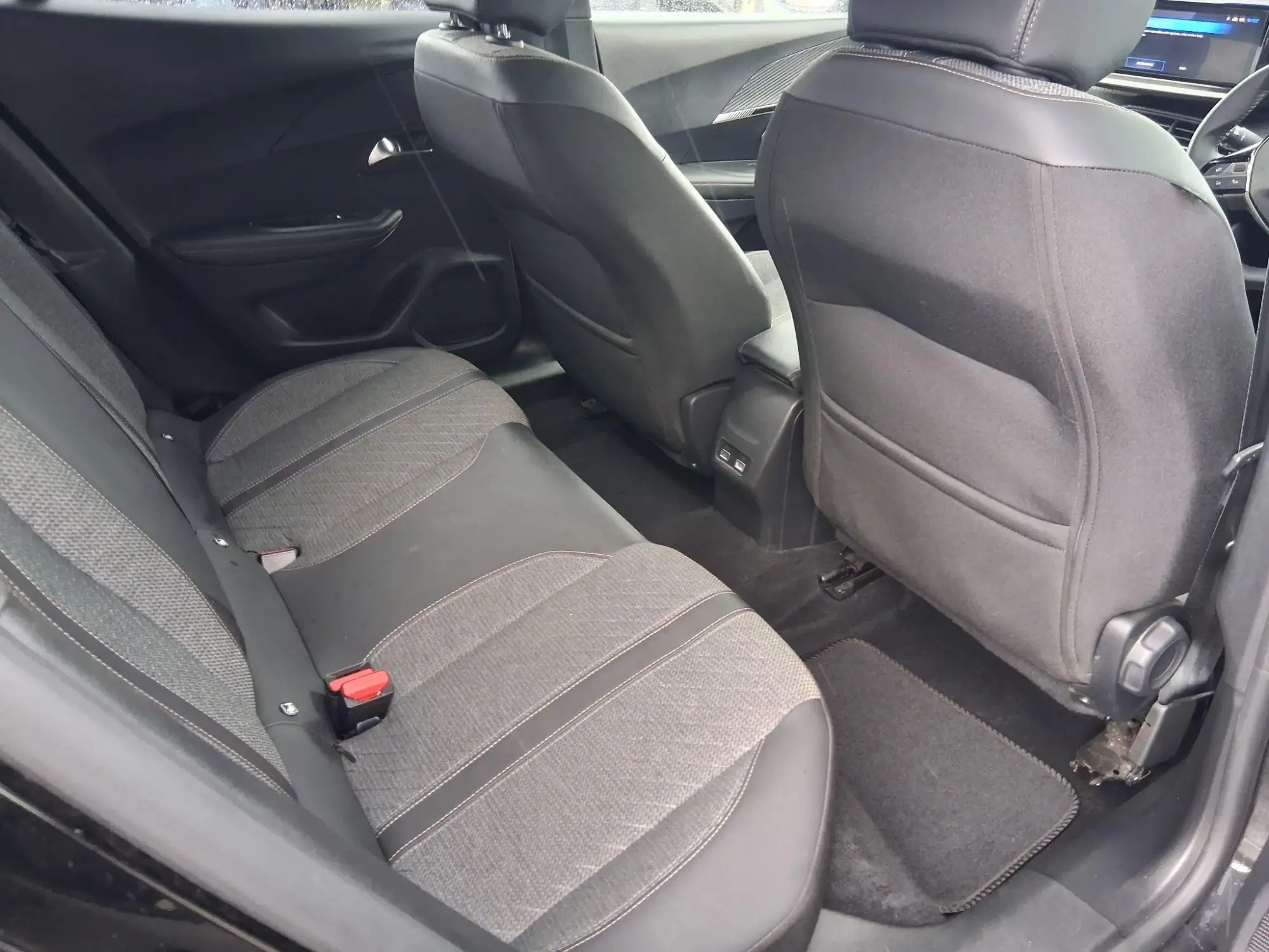 Peugeot E-2008 Image 11