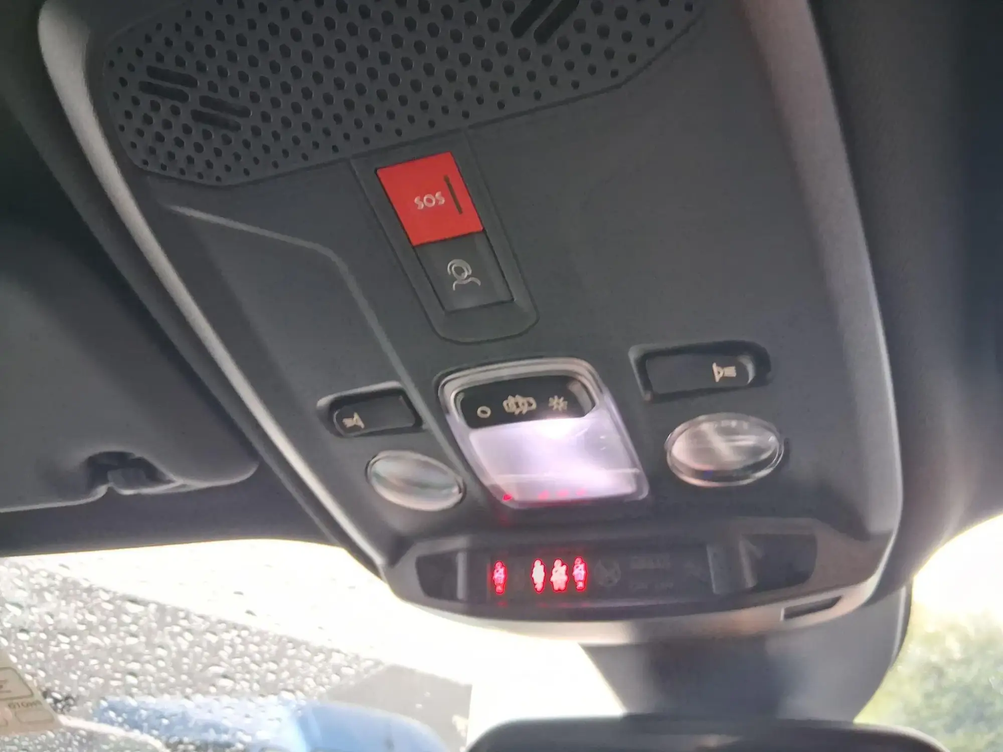Peugeot E-2008 Image 19