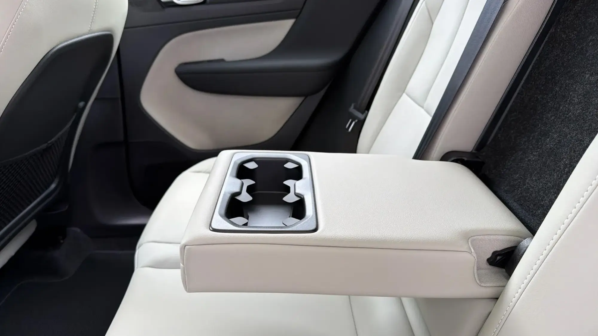 Volvo XC40 Image 32