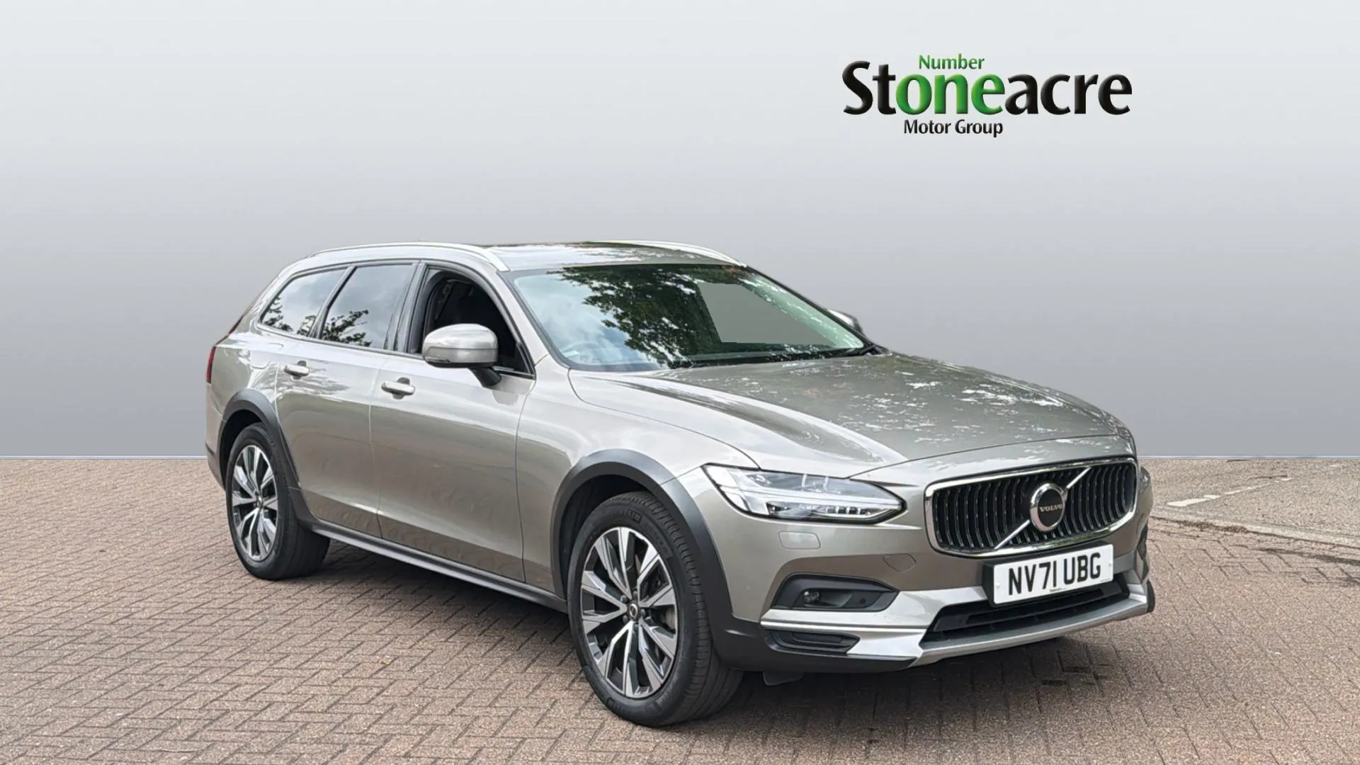 Volvo V90 Cross Country listing photo
