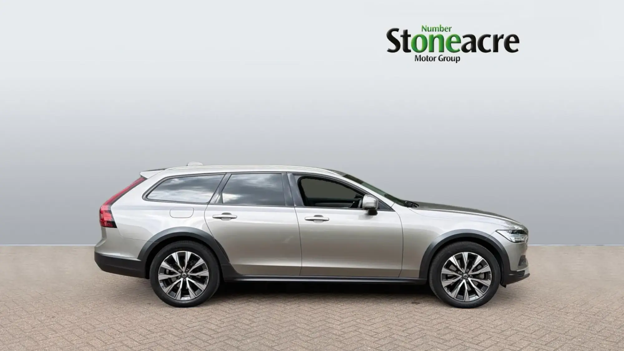 Volvo V90 Cross Country Image 3
