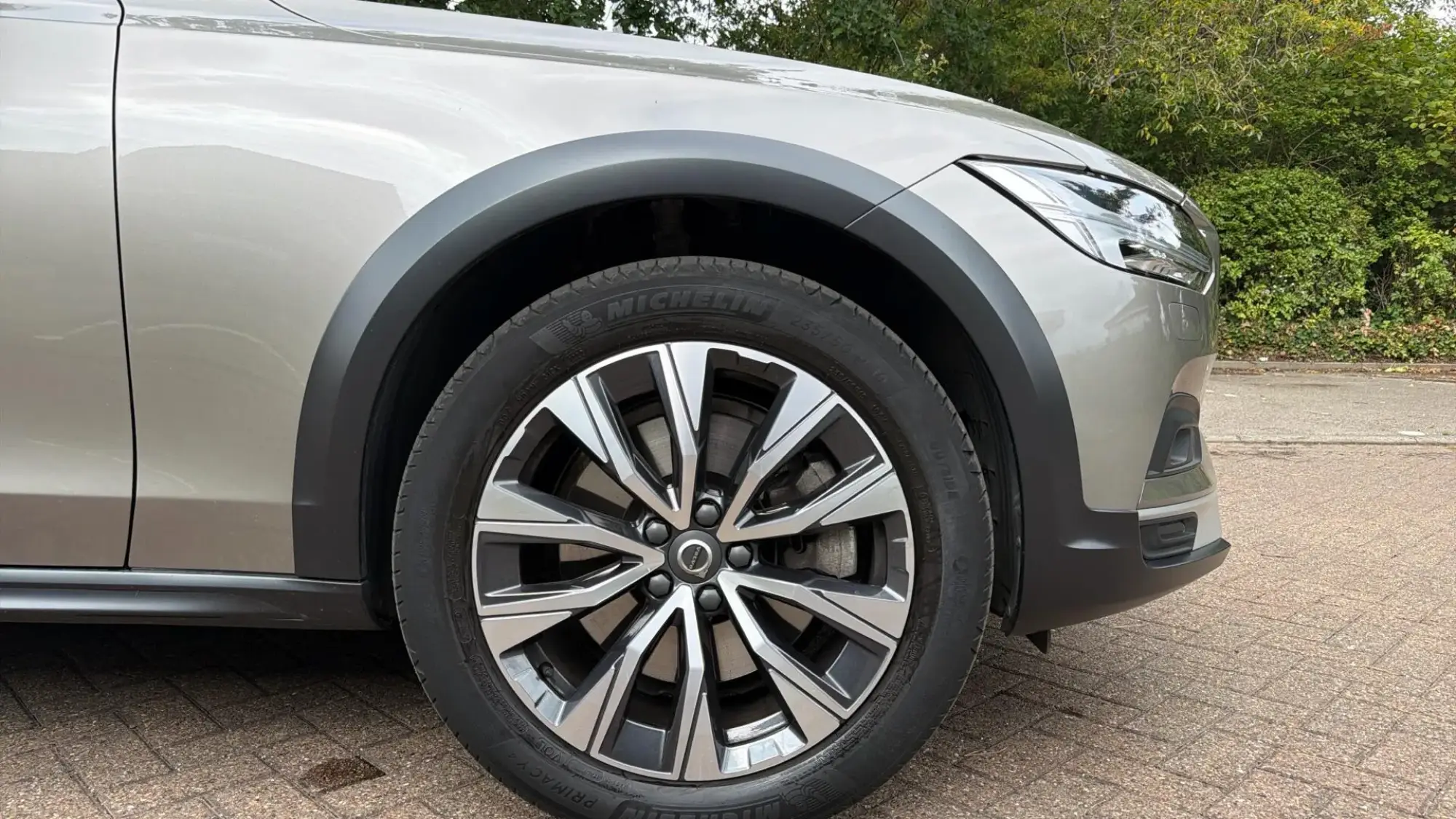 Volvo V90 Cross Country Image 9