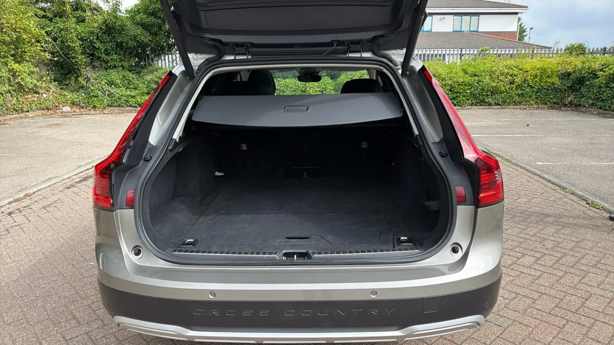 Volvo V90 Cross Country Image 13