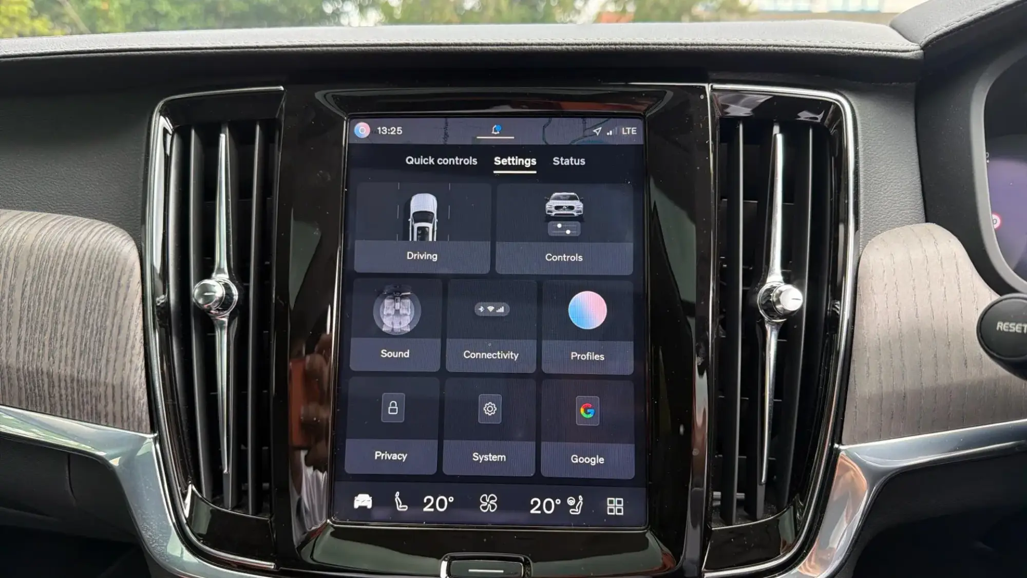 Volvo V90 Cross Country Image 16