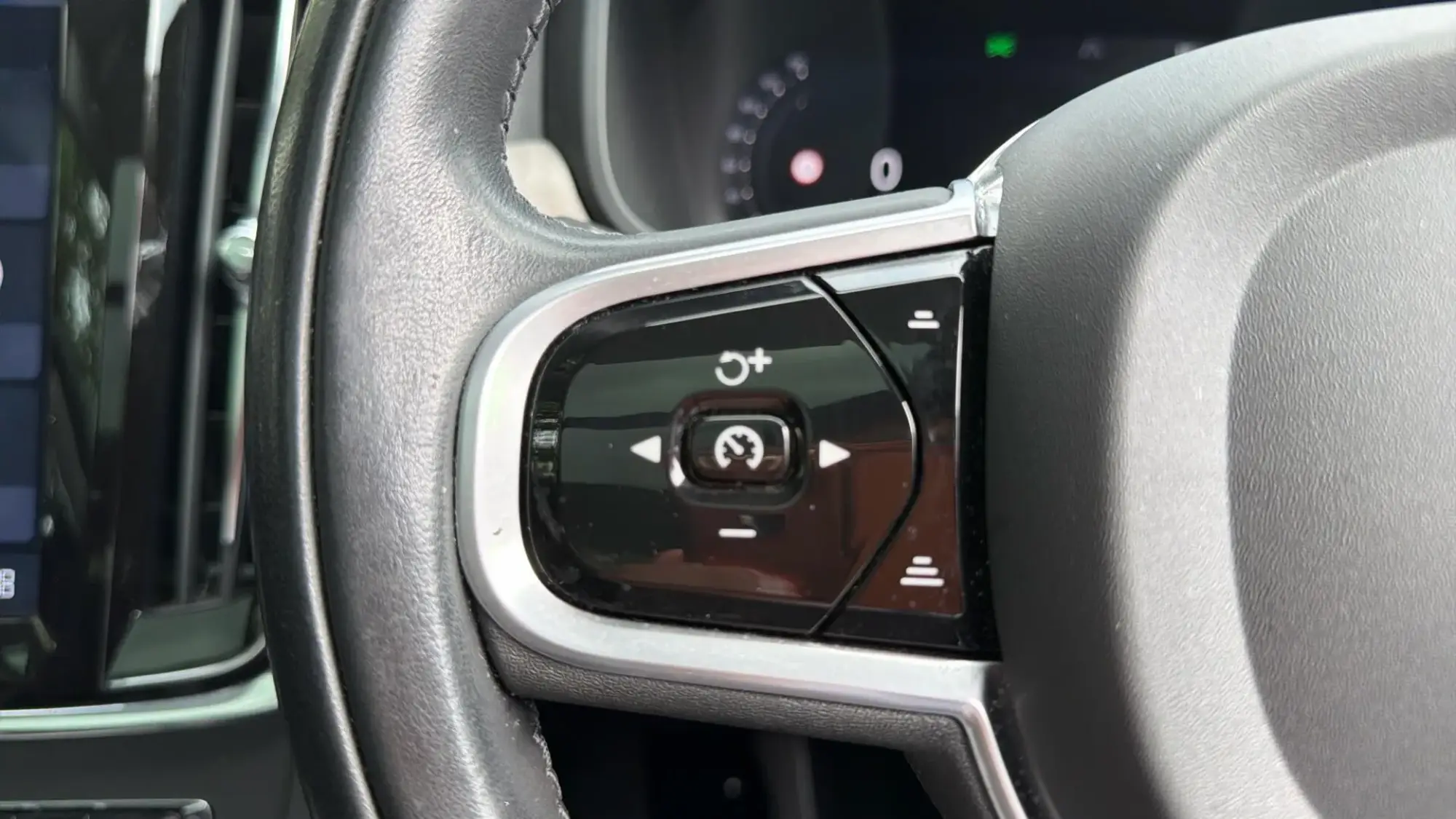 Volvo V90 Cross Country Image 20