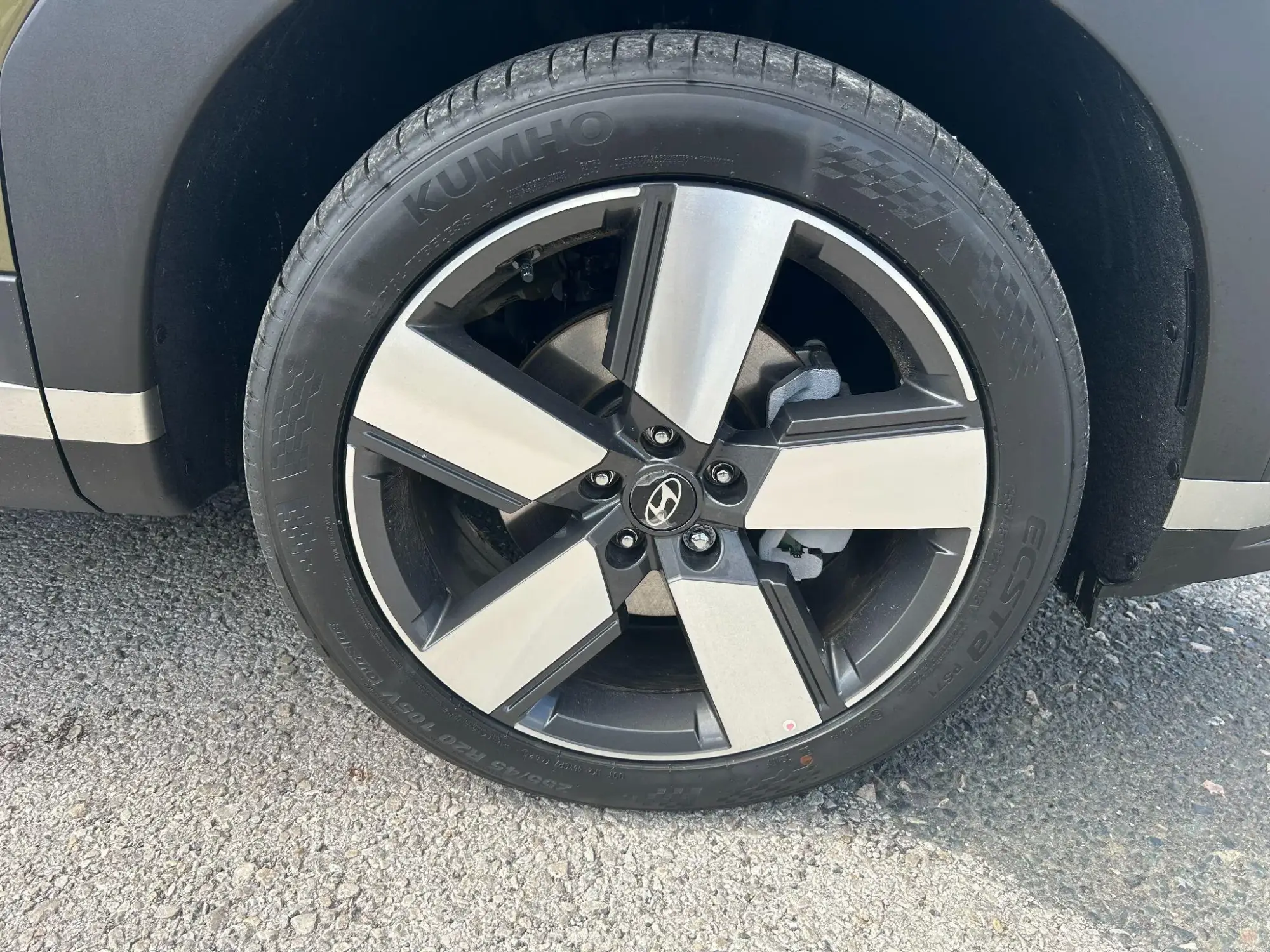 Hyundai SANTA FE Image 9
