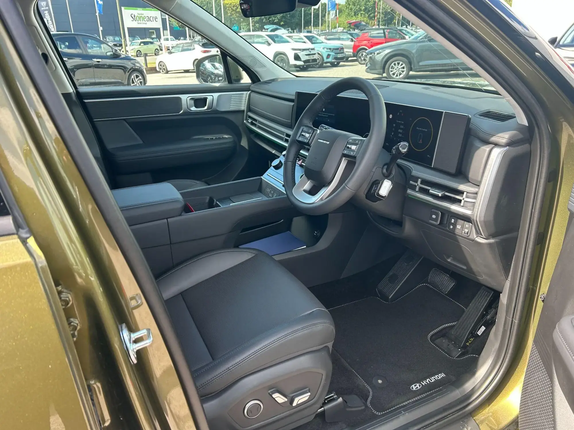 Hyundai SANTA FE Image 12