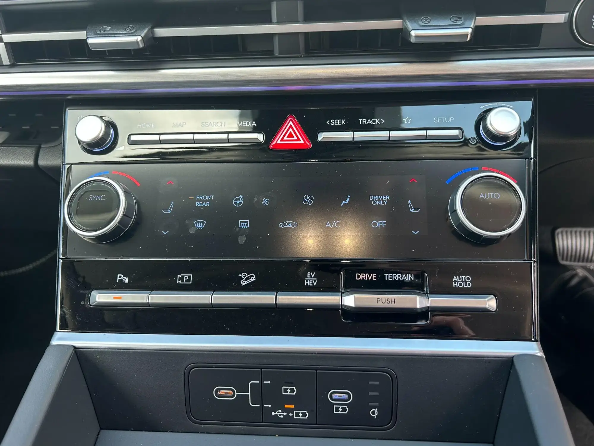 Hyundai SANTA FE Image 24