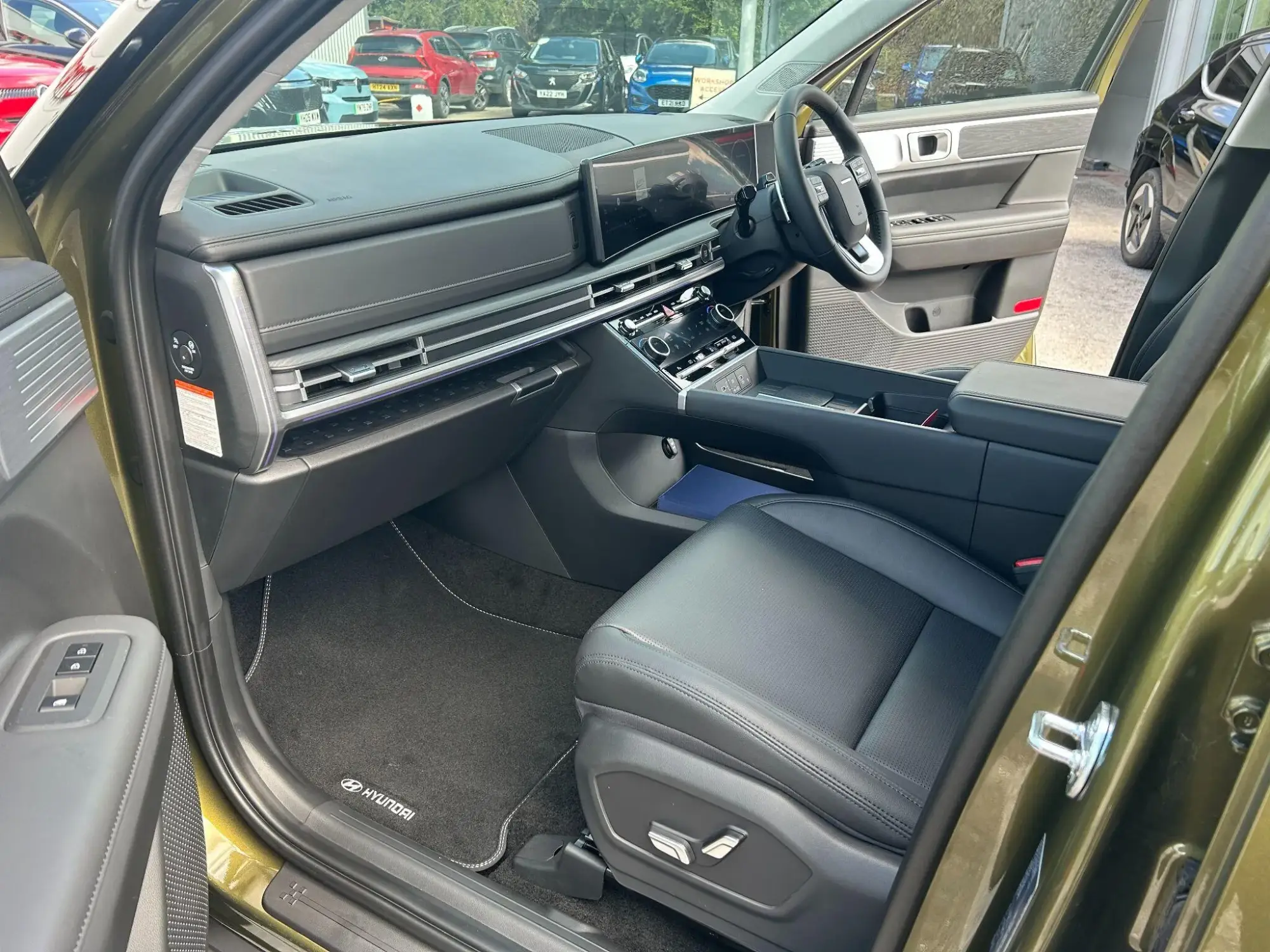 Hyundai SANTA FE Image 25