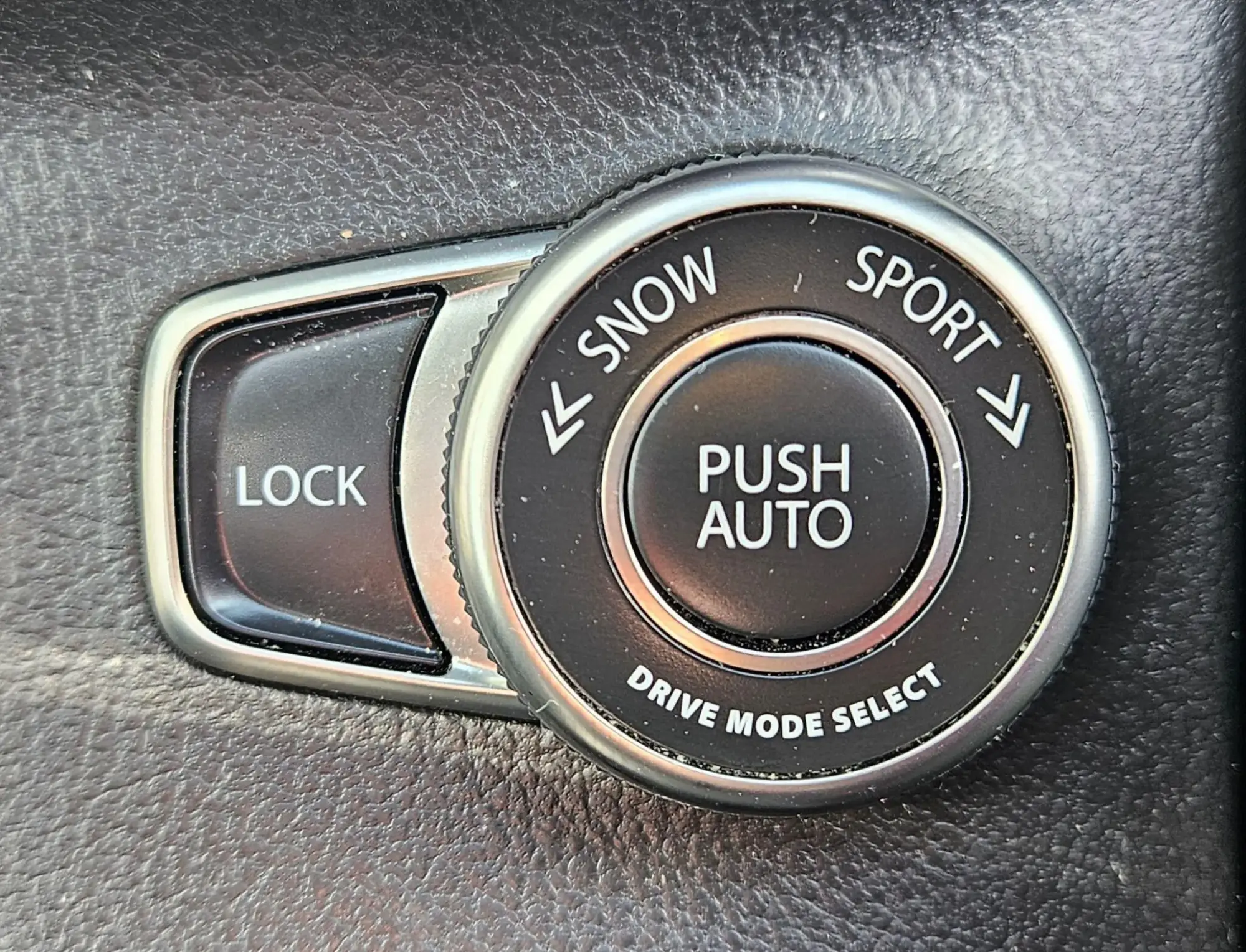 Suzuki S-Cross Hybrid Image 16