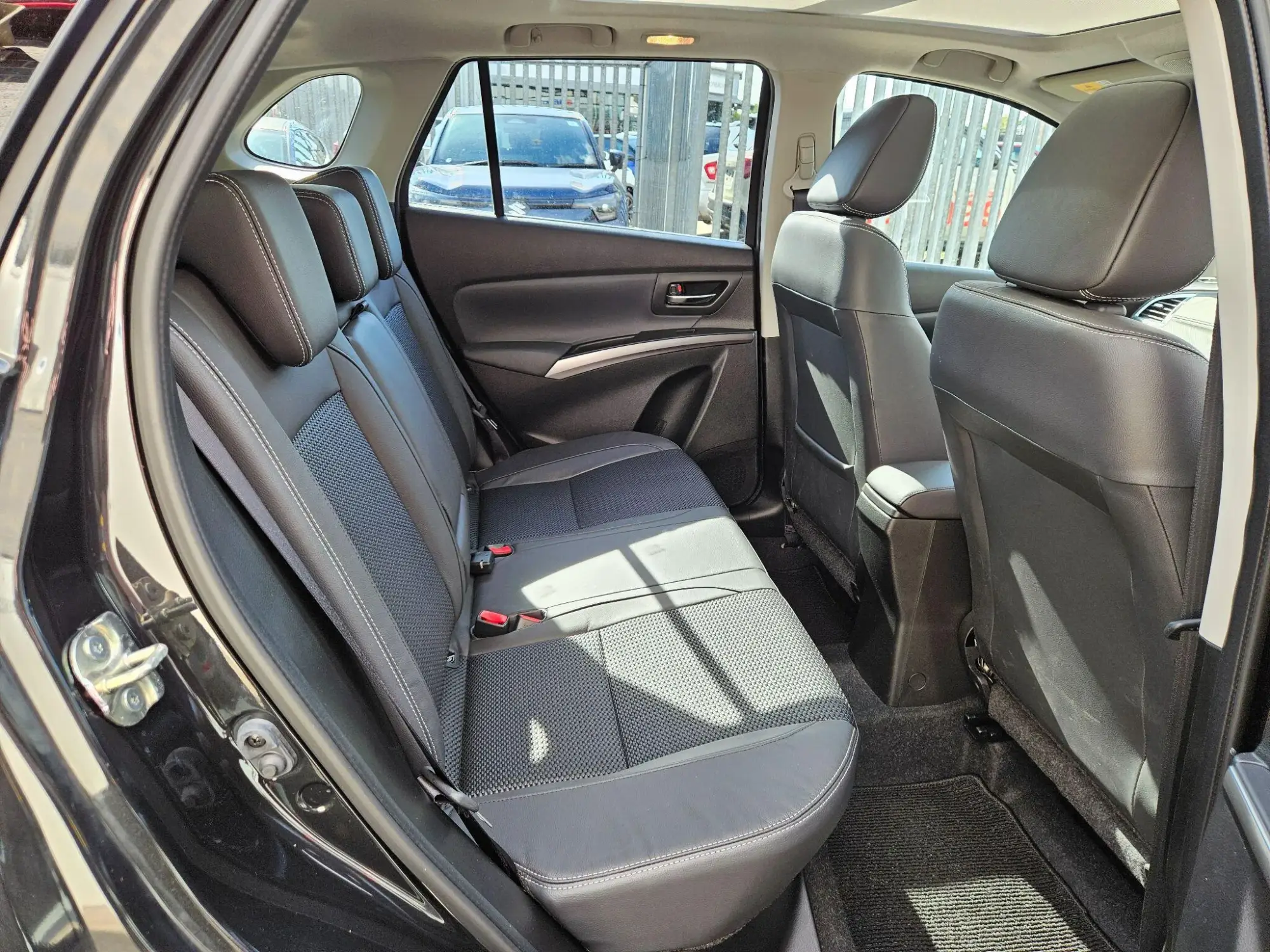 Suzuki S-Cross Hybrid Image 17