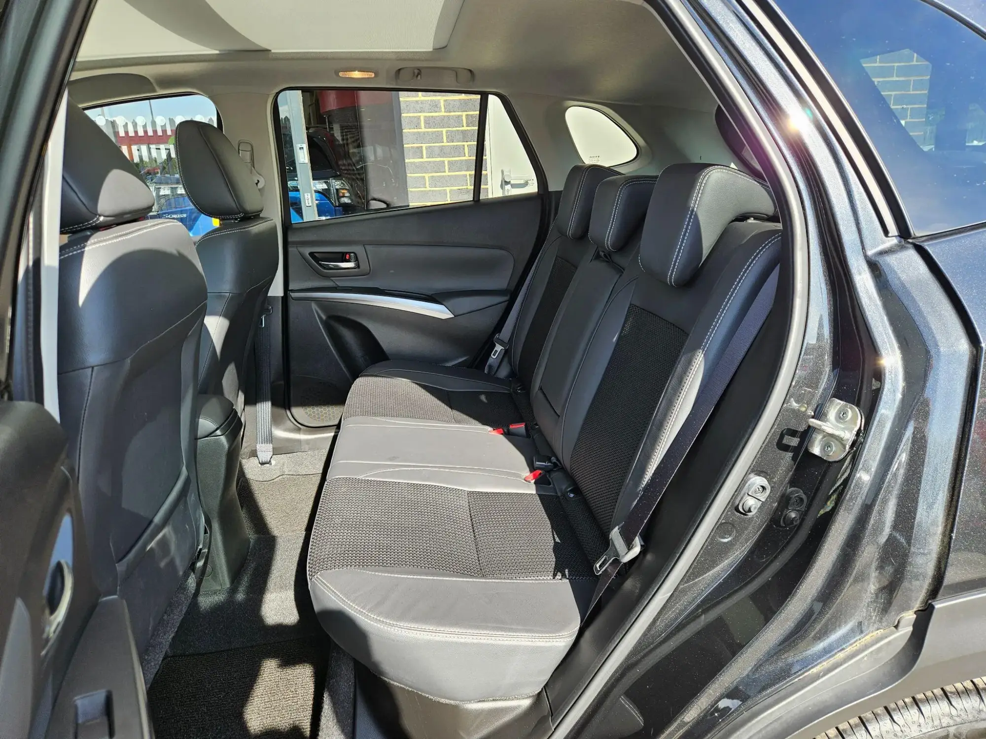 Suzuki S-Cross Hybrid Image 18