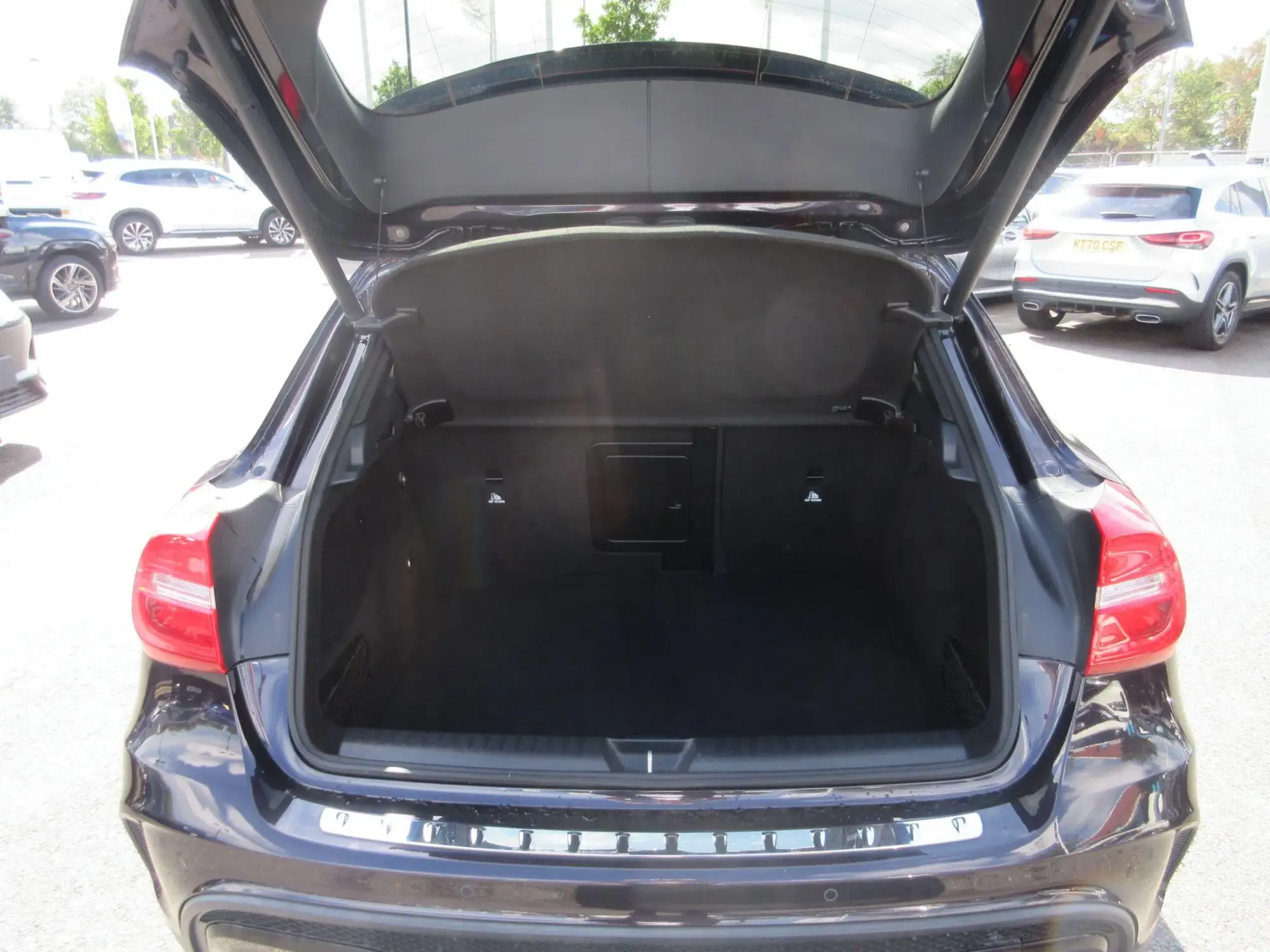 Mercedes-Benz GLA Image 11