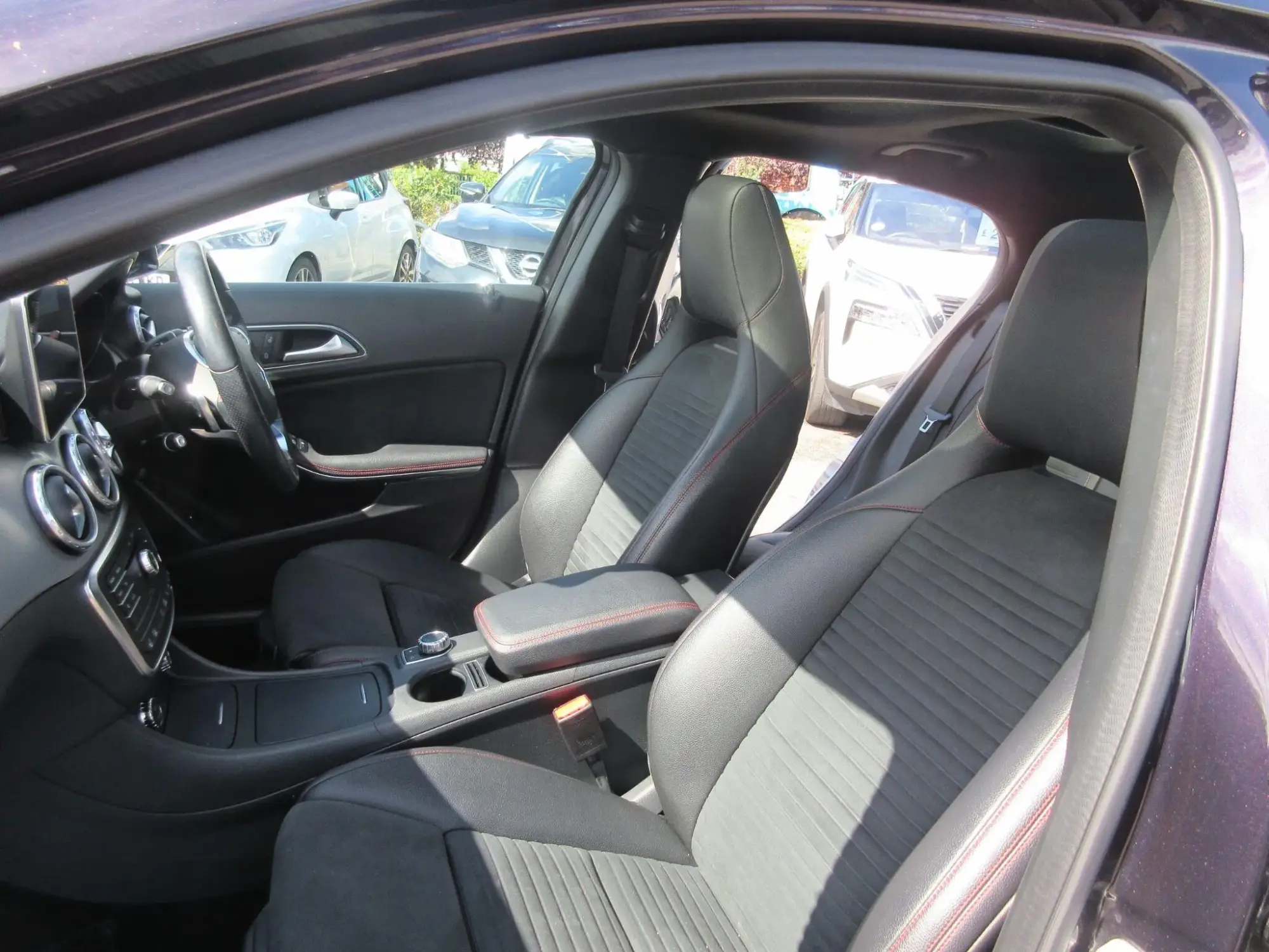 Mercedes-Benz GLA Image 25