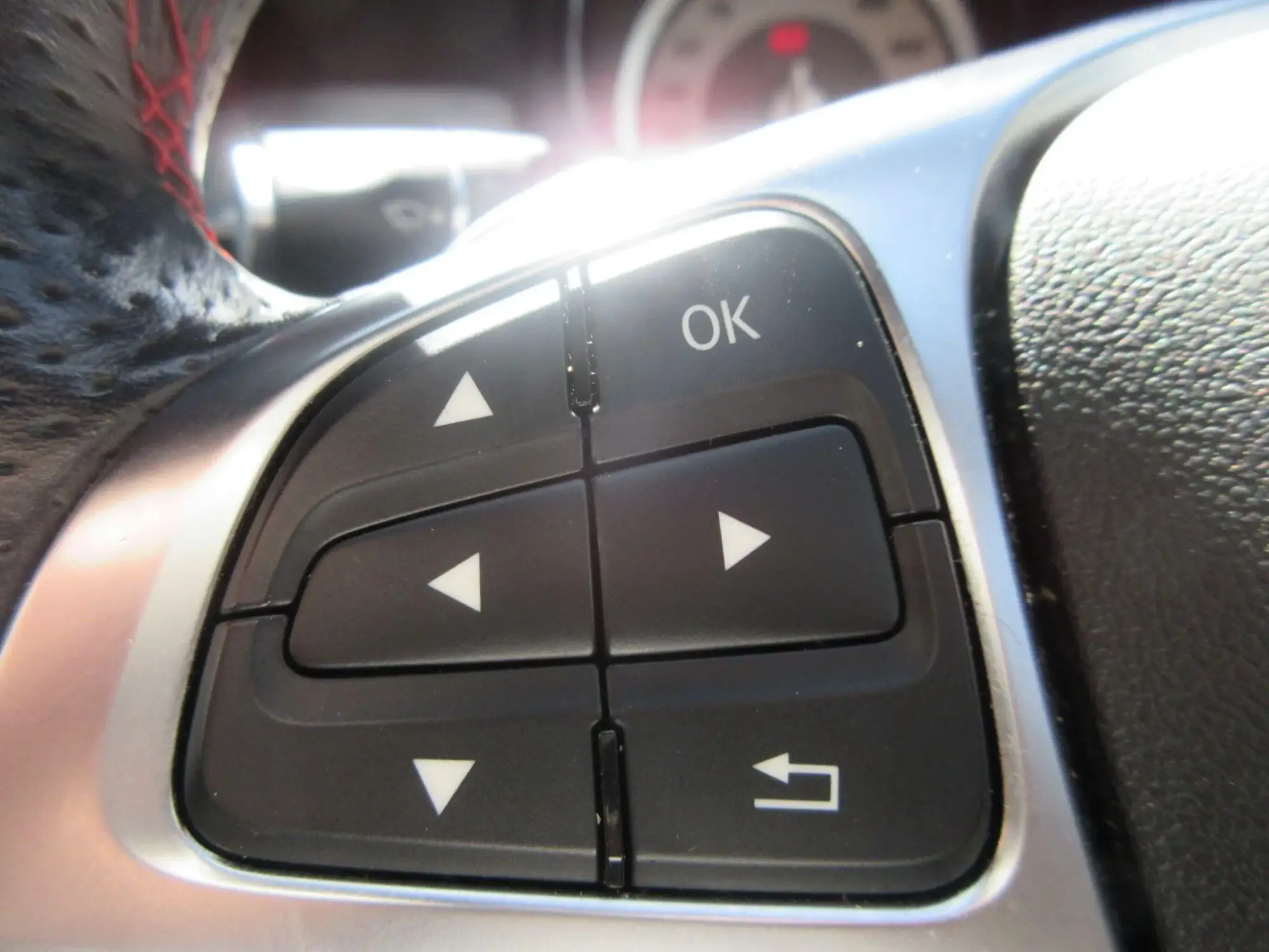 Mercedes-Benz GLA Image 28