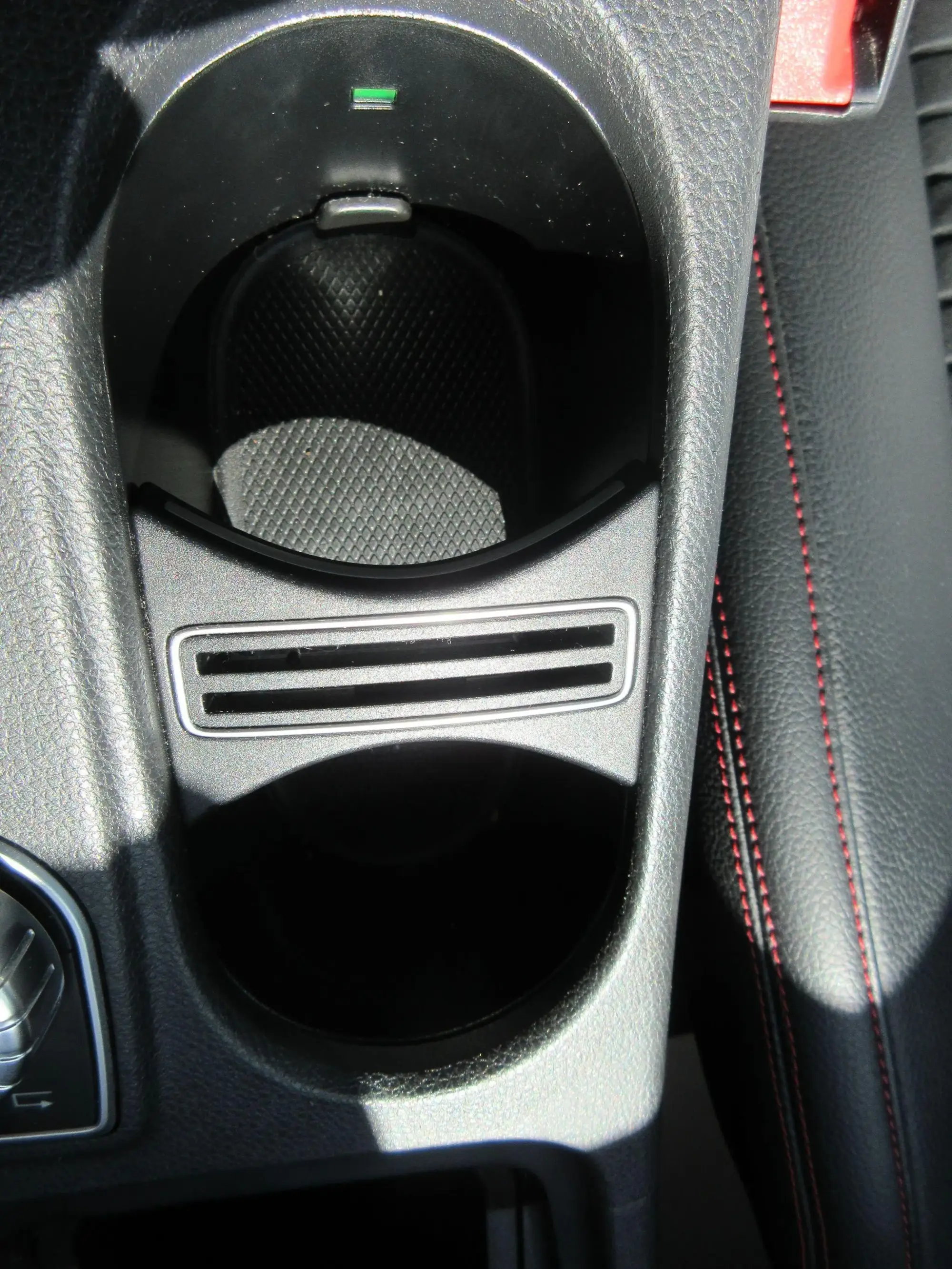 Mercedes-Benz GLA Image 33