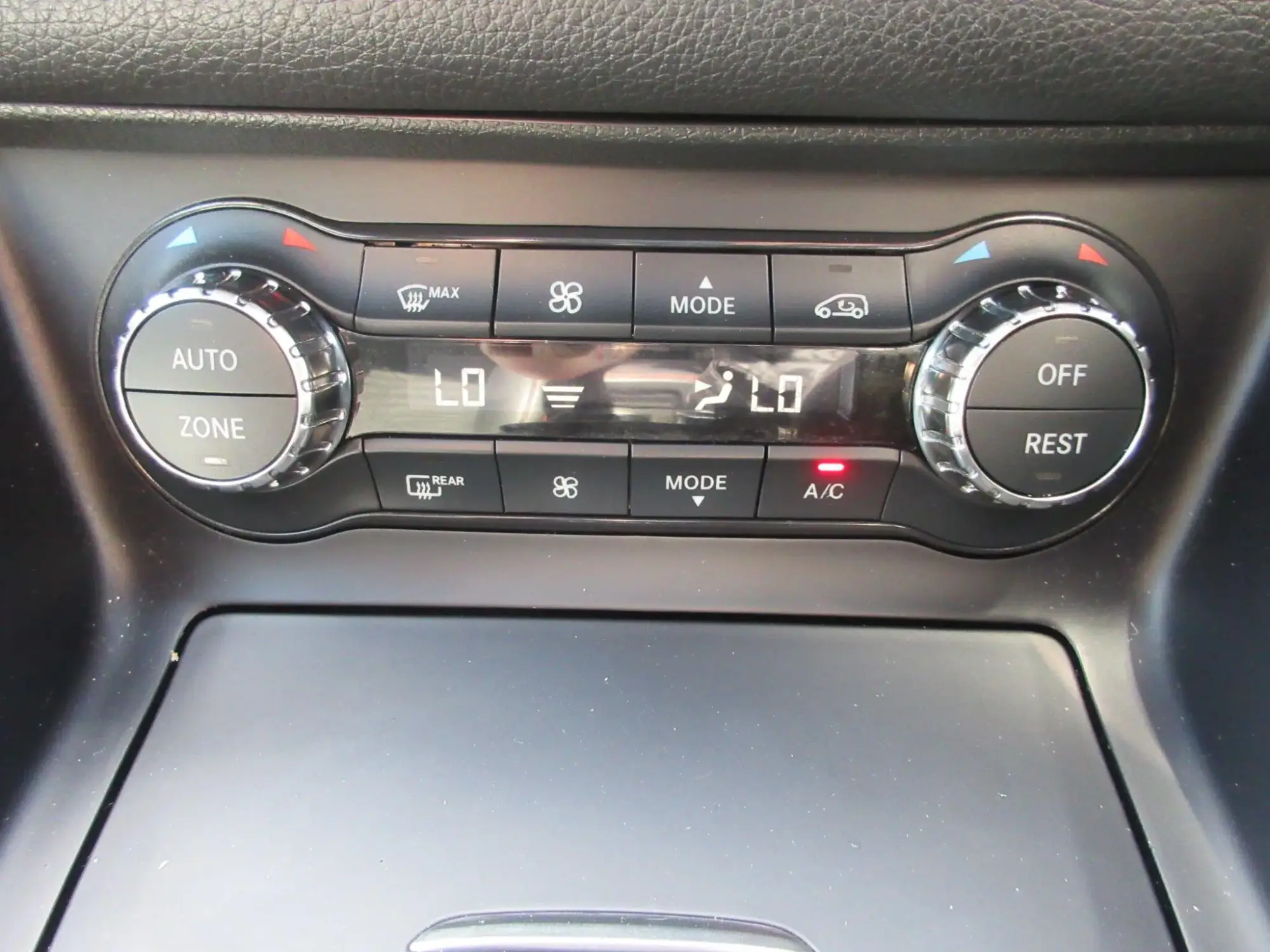 Mercedes-Benz GLA Image 34