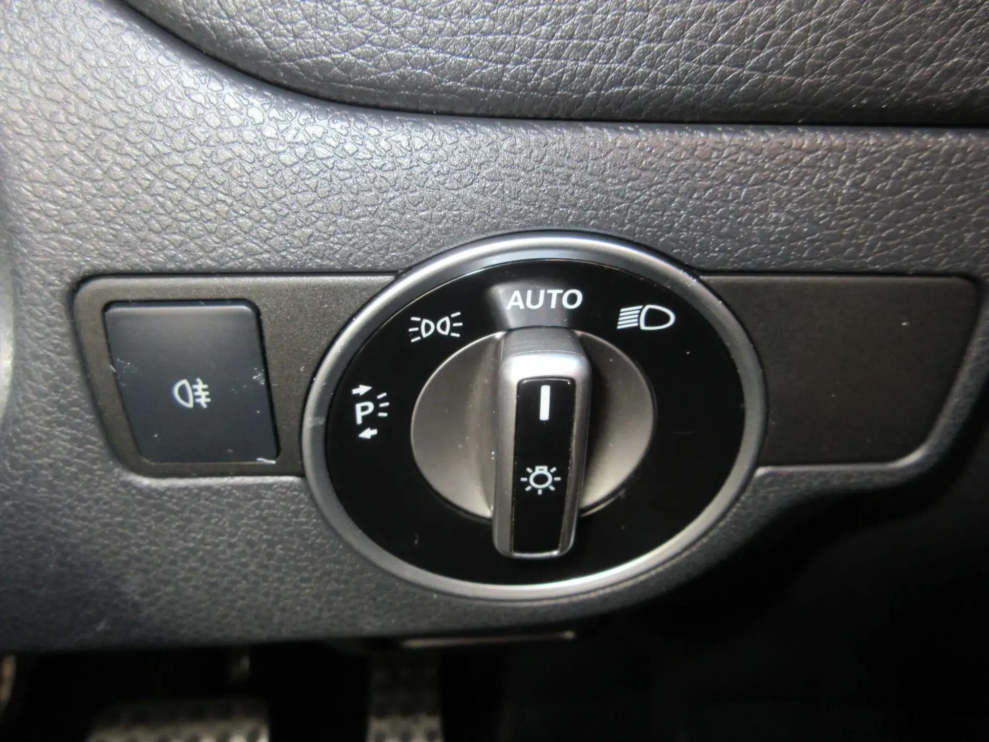 Mercedes-Benz GLA Image 35