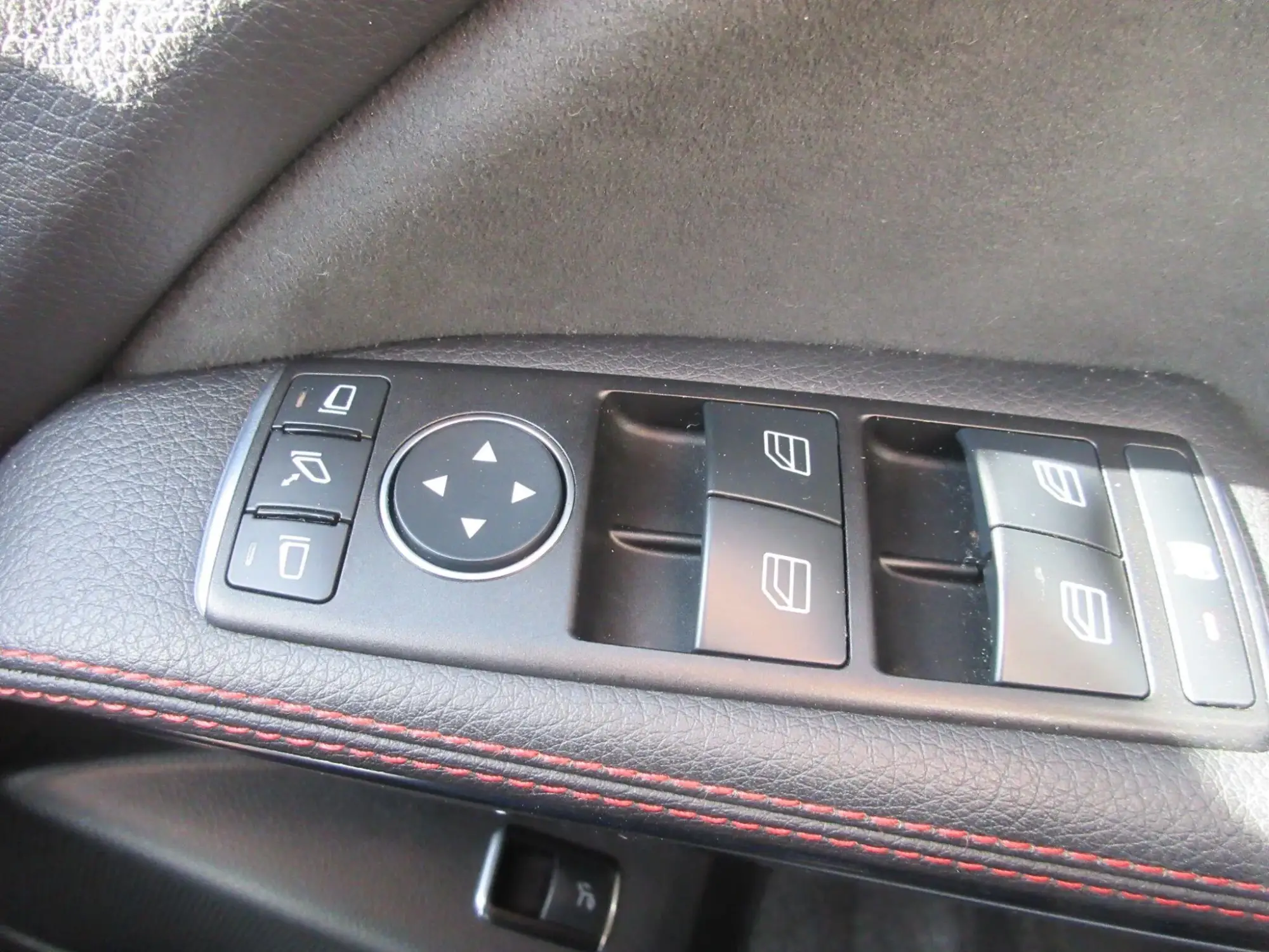 Mercedes-Benz GLA Image 36