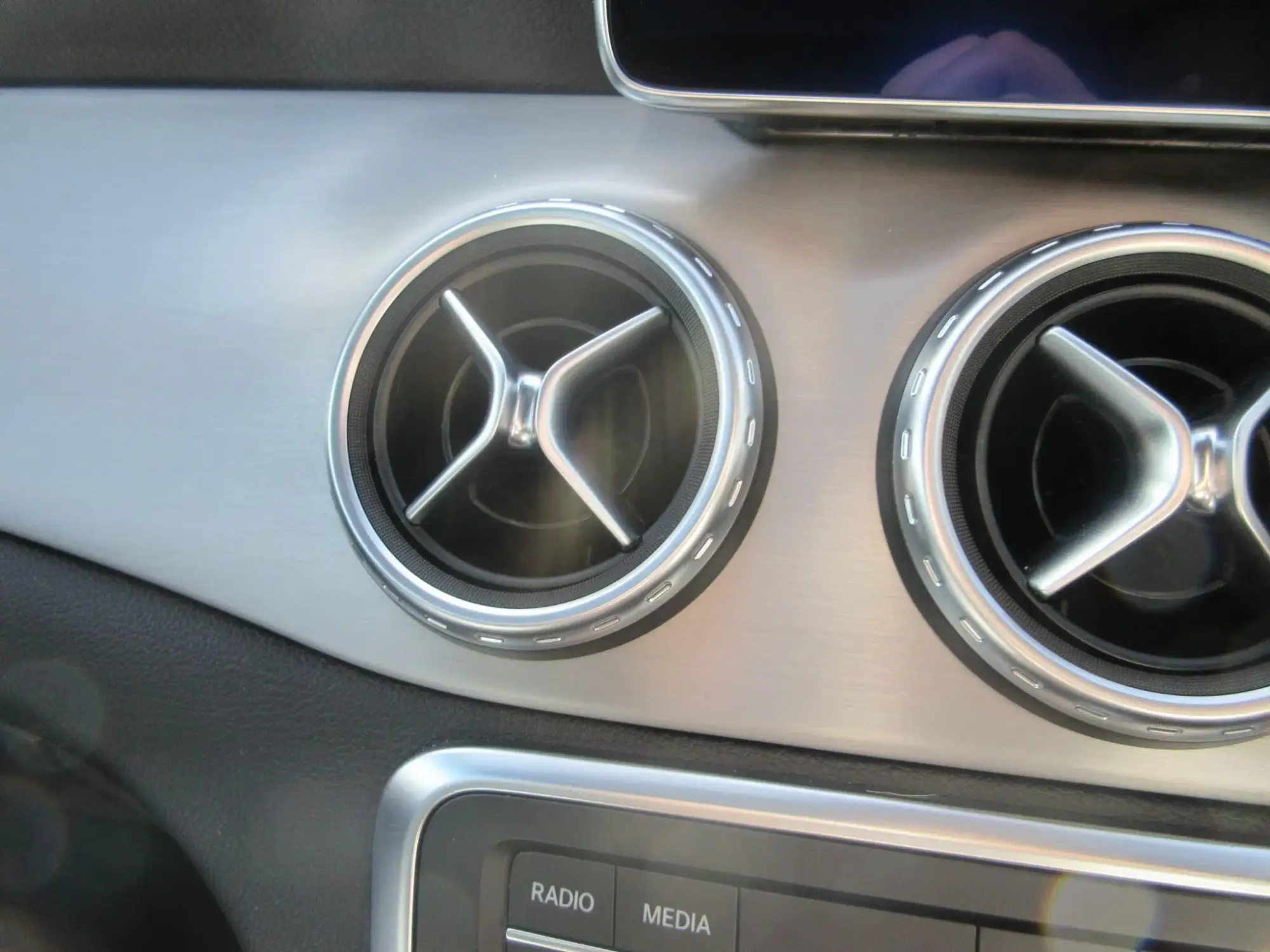 Mercedes-Benz GLA Image 39