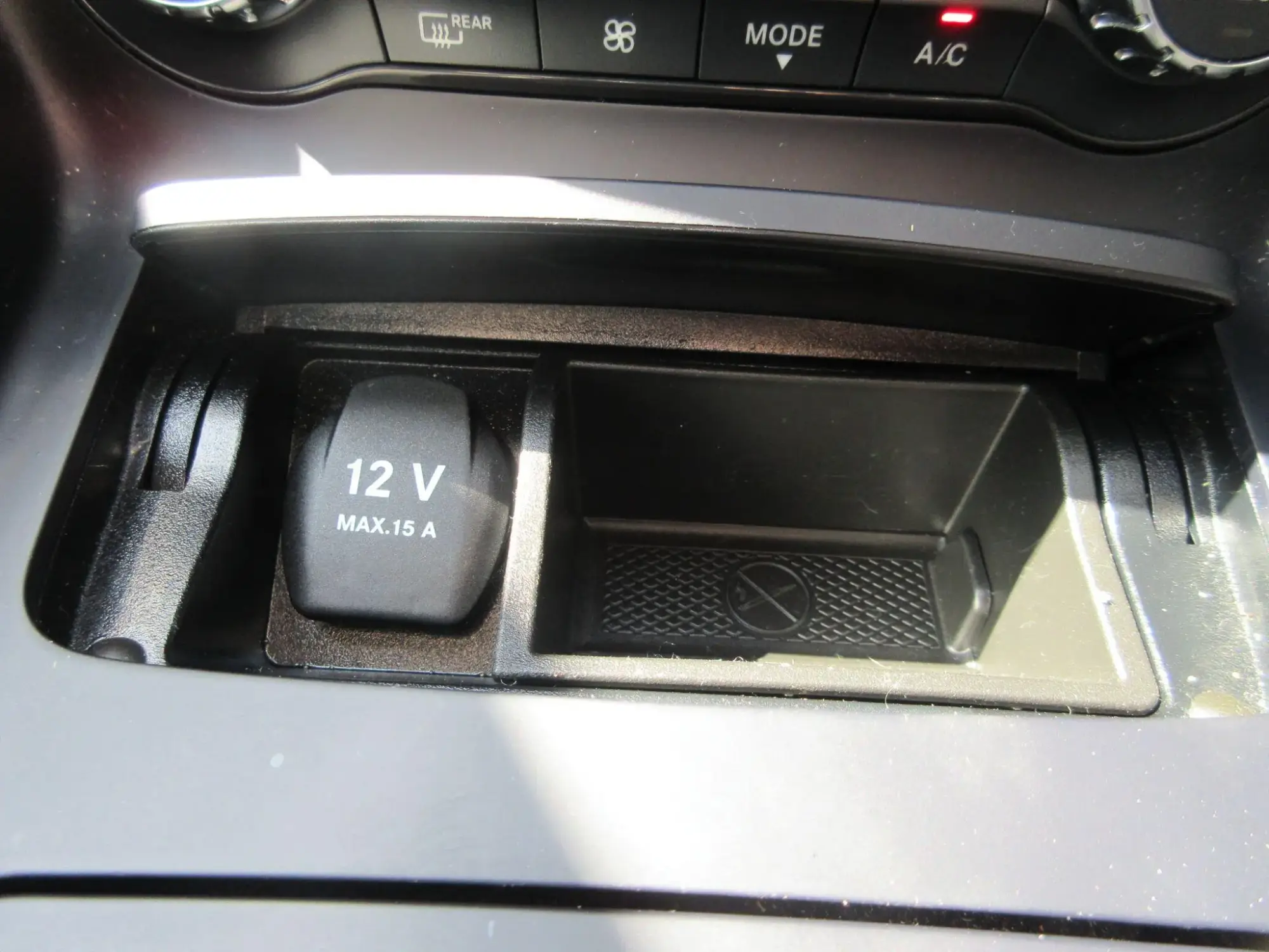 Mercedes-Benz GLA Image 40