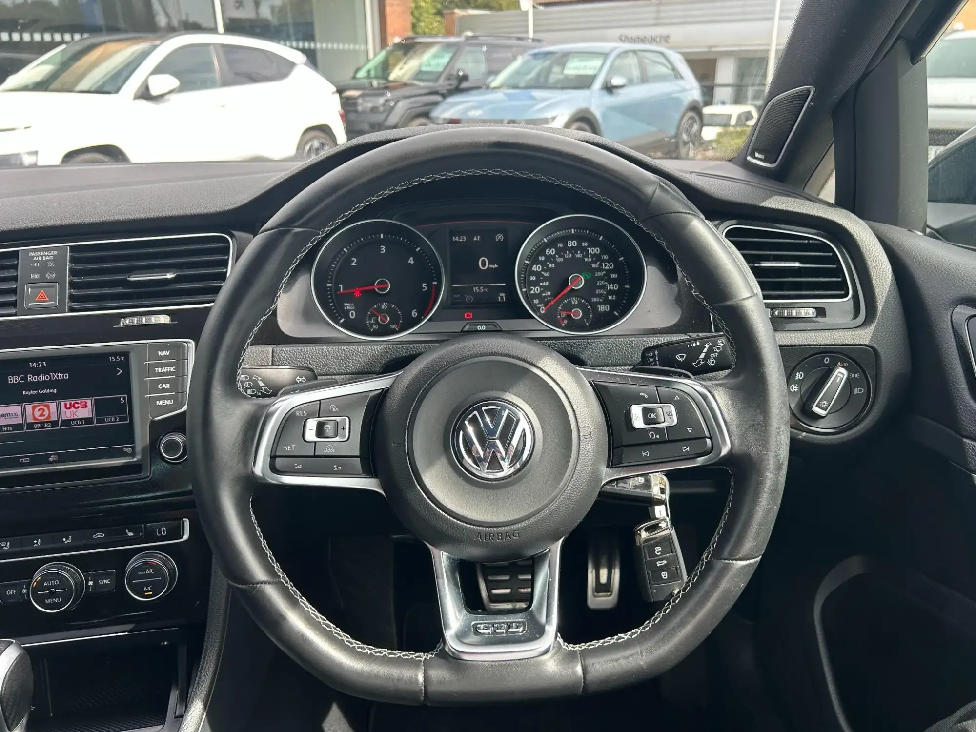 Volkswagen Golf Image 17