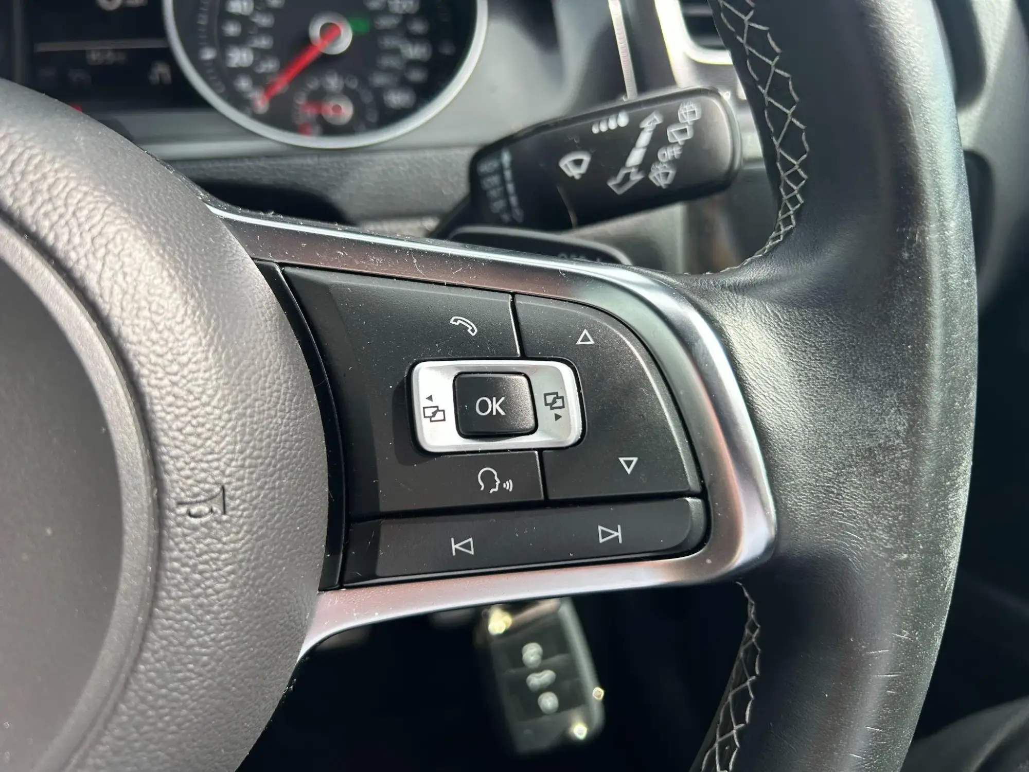 Volkswagen Golf Image 20